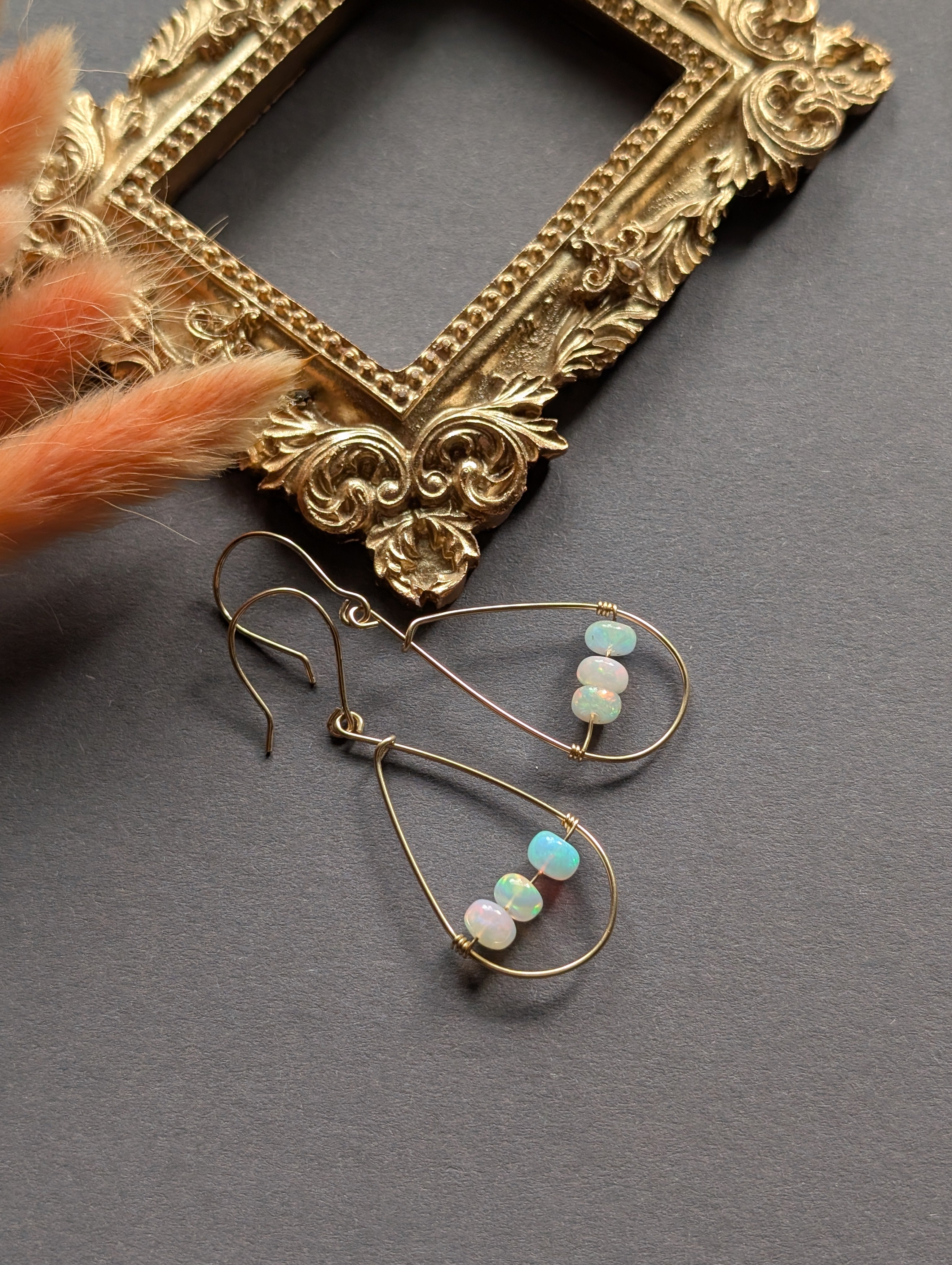 Opaline Tears - Tropfenförmige Ohrhänger mit Feueropal Perlen