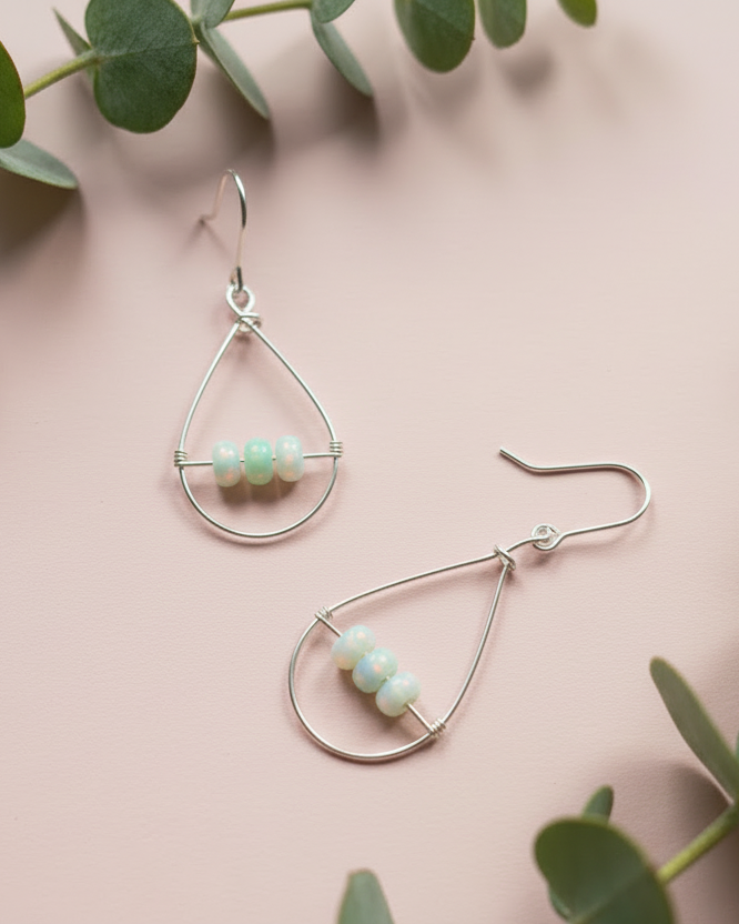 Opaline Tears - Tropfenförmige Ohrhänger mit Feueropal Perlen