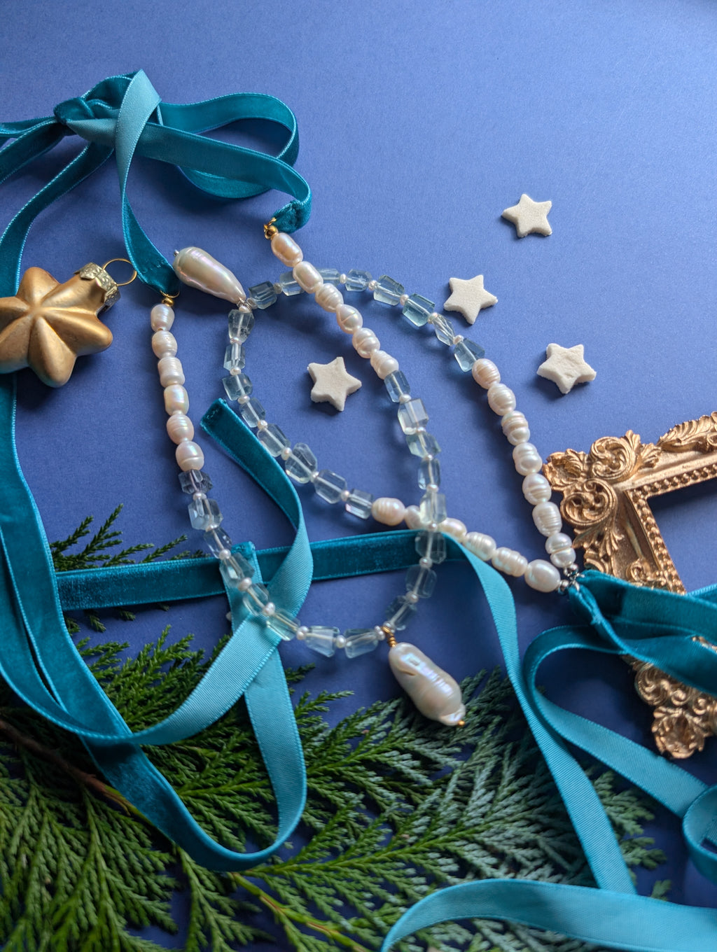 Winter Pearl Collier – Collier aus Perlen, Fluorit und Samt