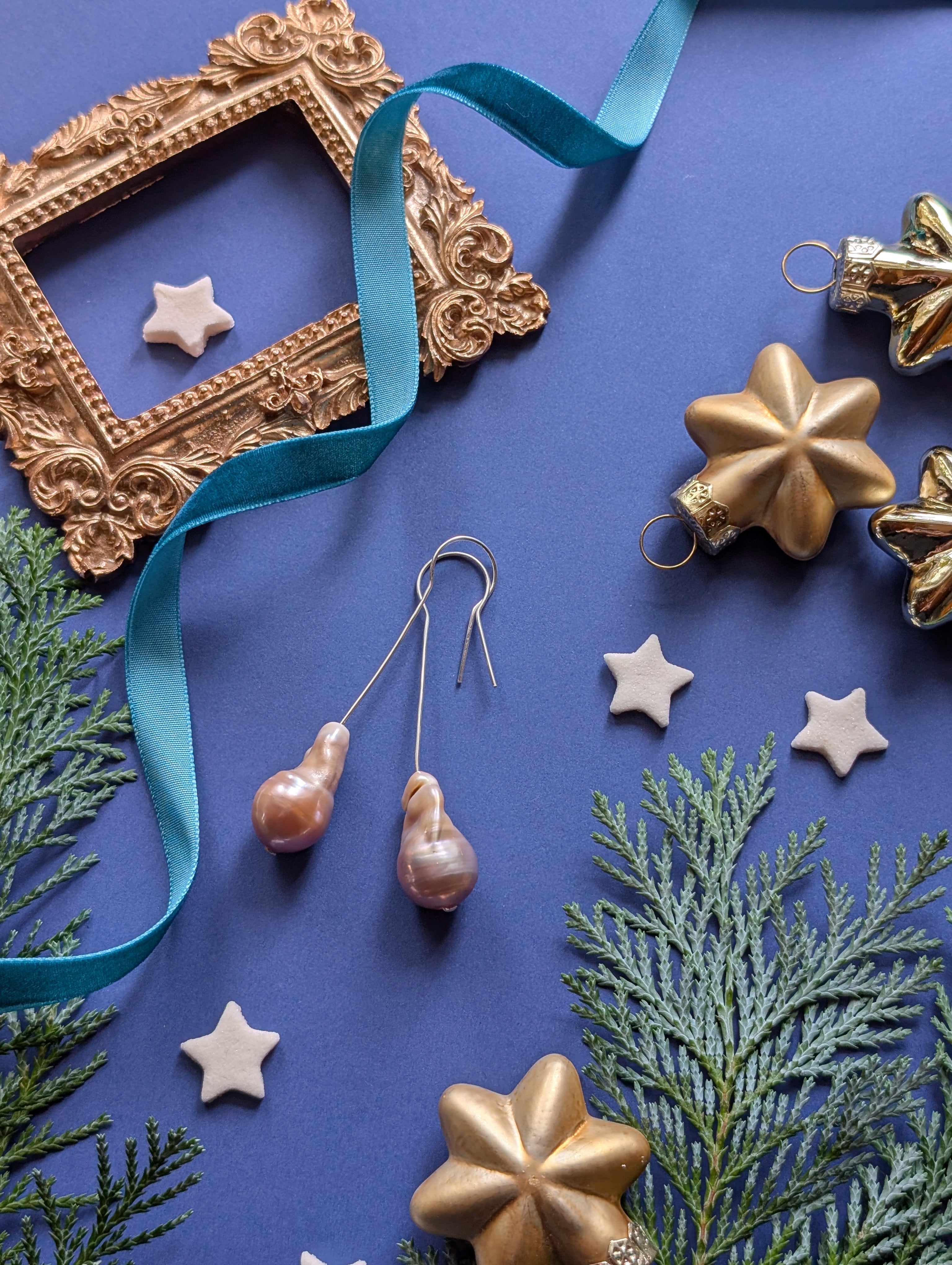 Rosewood Key - Barockperlen Ohrhänger mit Schlüsselloch Detail