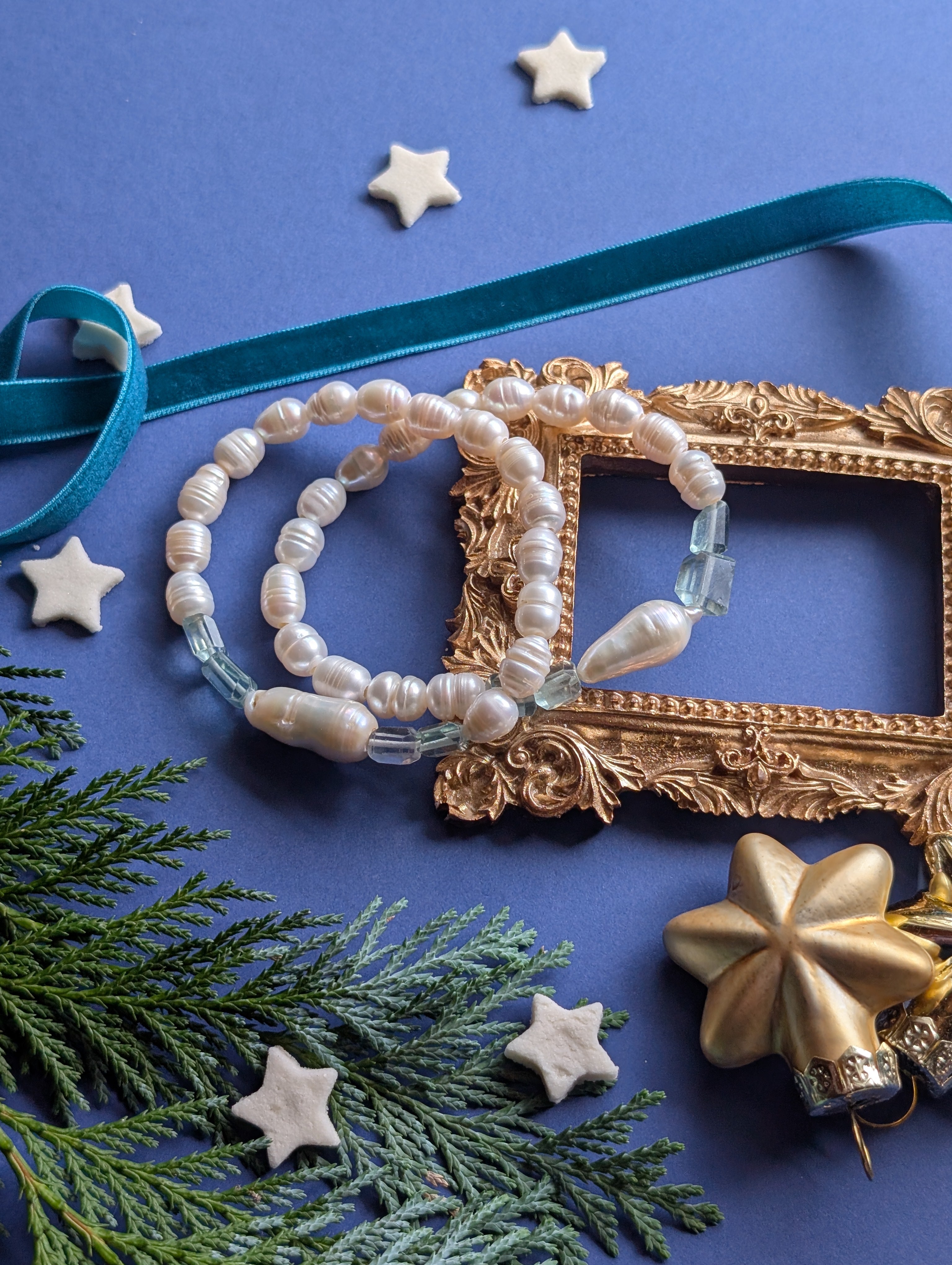 Winter Pearl Armband – Süßwasserperlen und Fluorit