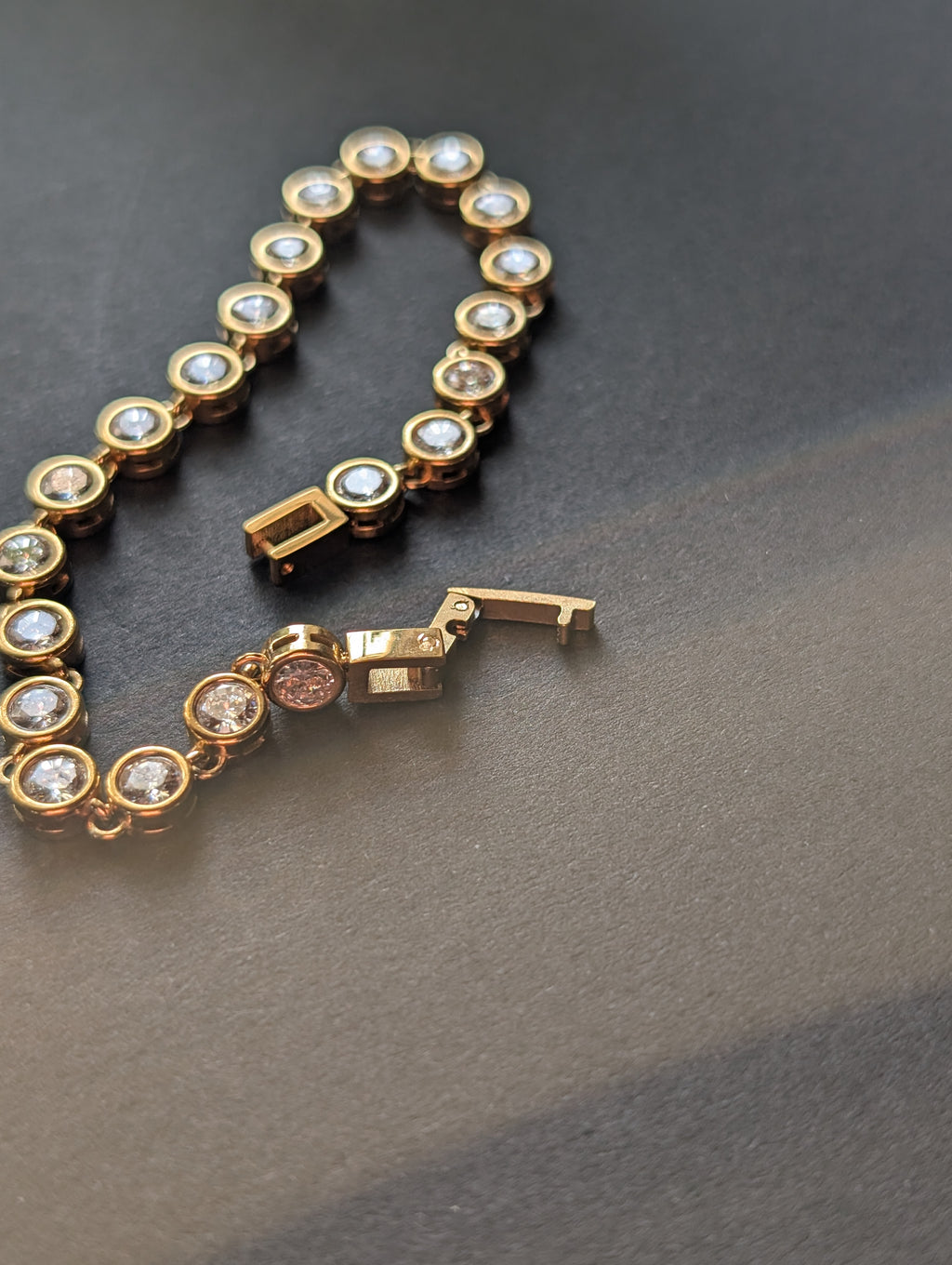 Tennisarmband "Match-Point" - Tennisarmband aus Edelstahl und Zirkonia