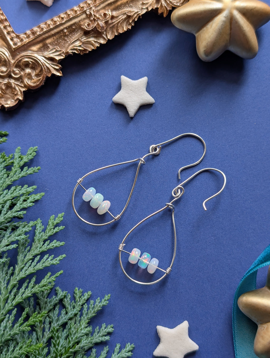 Opaline Tears - Tropfenförmige Ohrhänger mit Feueropal Perlen