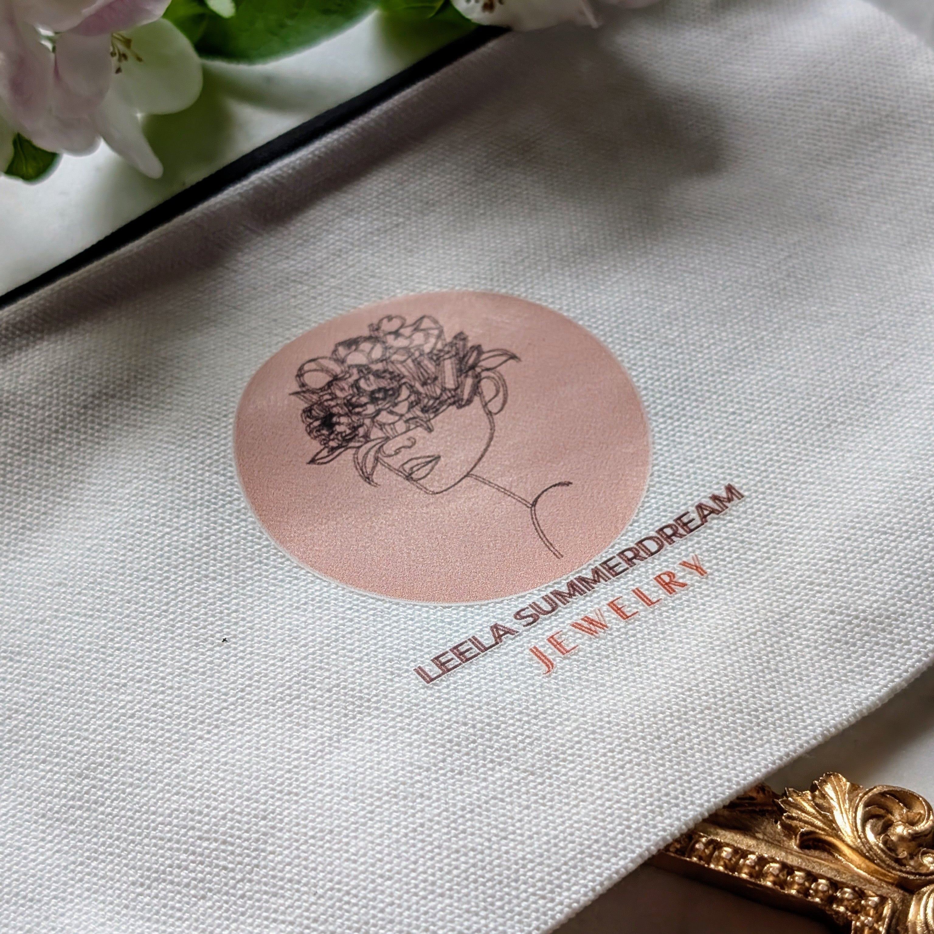 Handliche Mini-Pouch aus Canvas mit Leela Summerdream | Jewelry Logo 