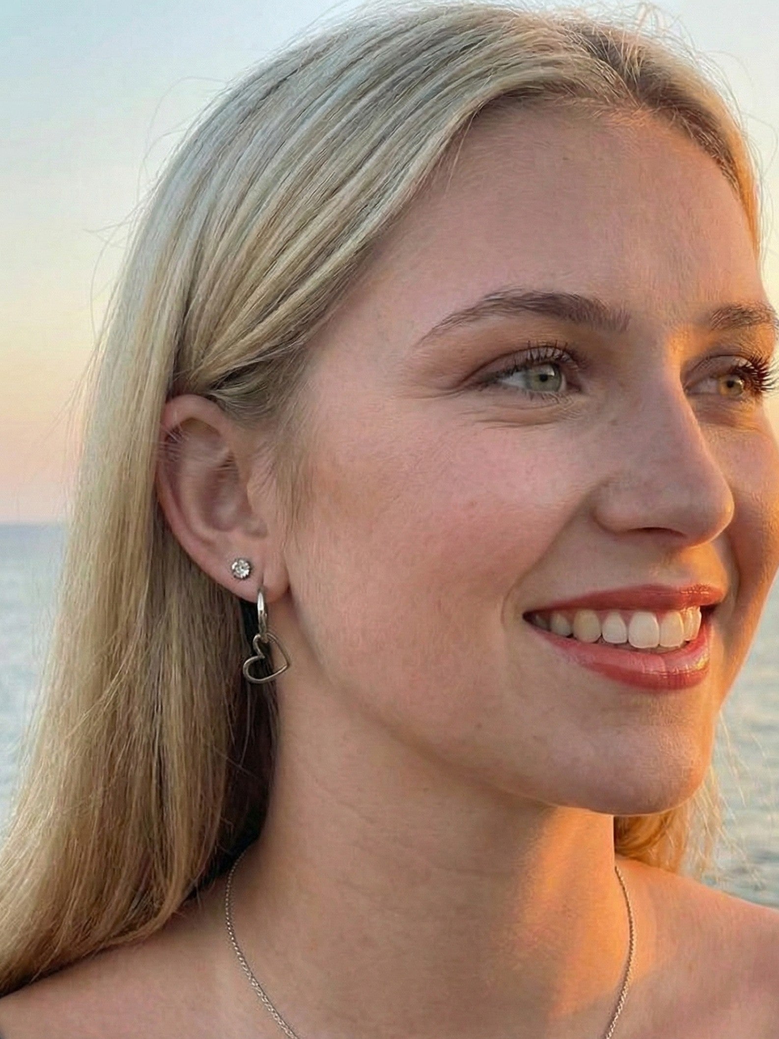 Heart Hoops – Edelstahl Creolen mit Herzanhänger