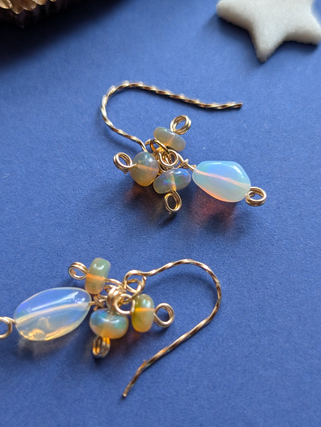 Northern Fire Lights - zarte Ohrhänger mit verschiedenen Feueropalen