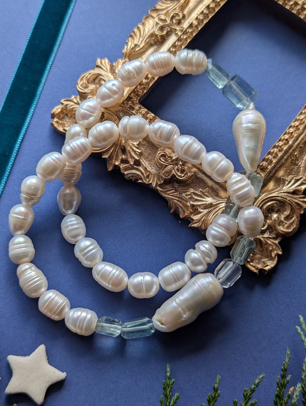 Winter Pearl Armband – Süßwasserperlen und Fluorit