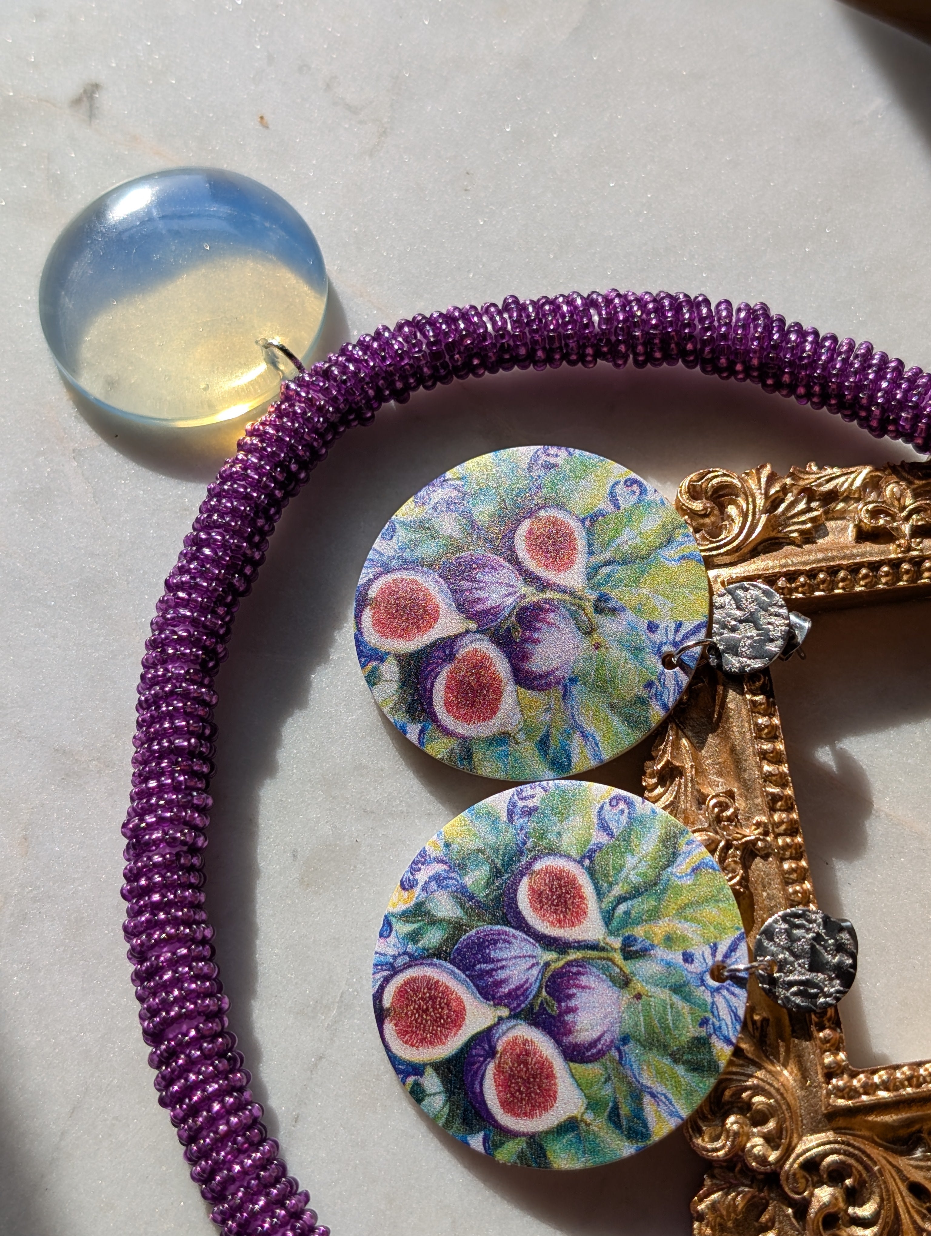 Serena Opale – Zarte Halskette mit Opalit-Anhänger und schimmernder Kordel