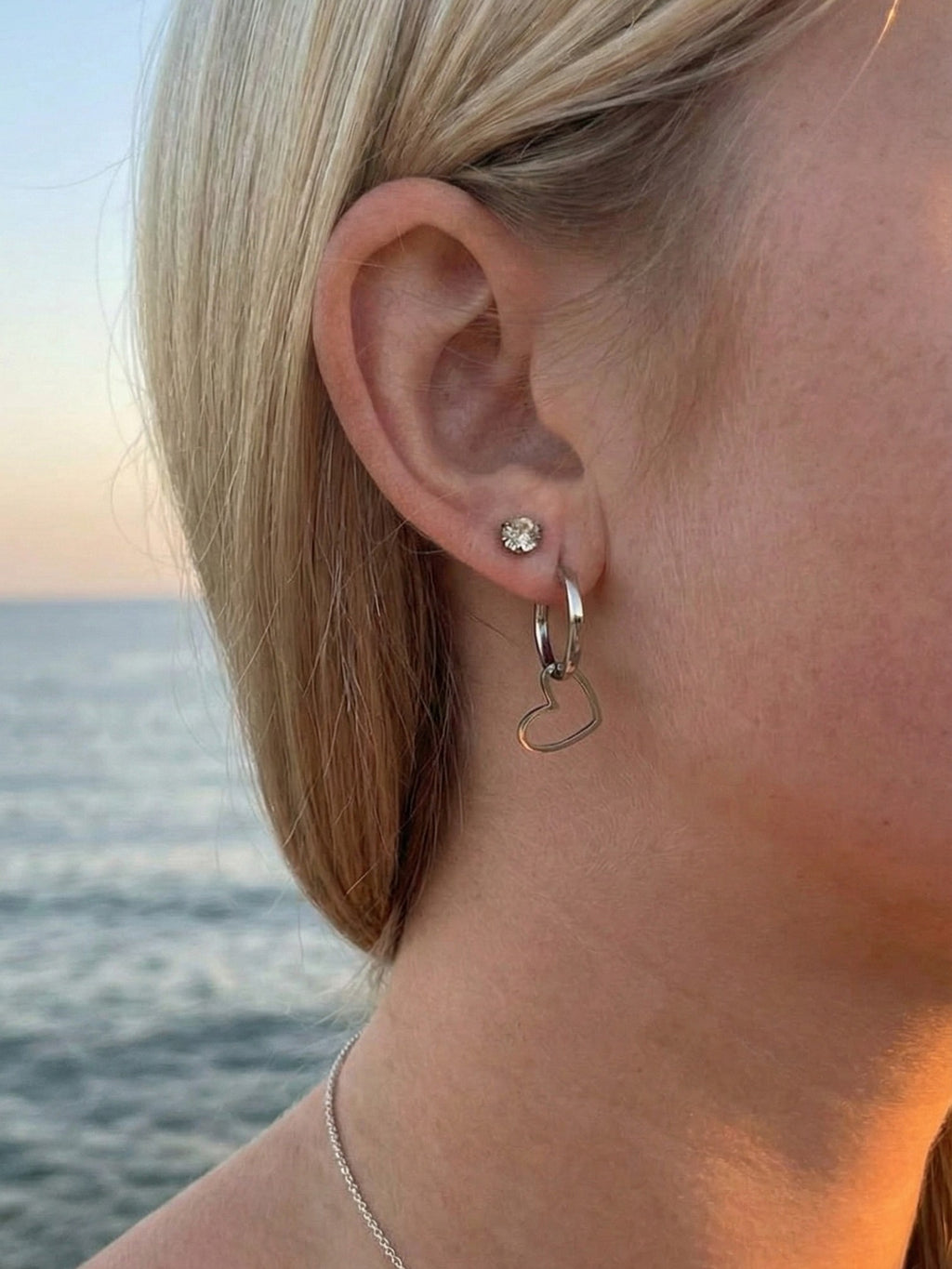 Heart Hoops – Edelstahl Creolen mit Herzanhänger