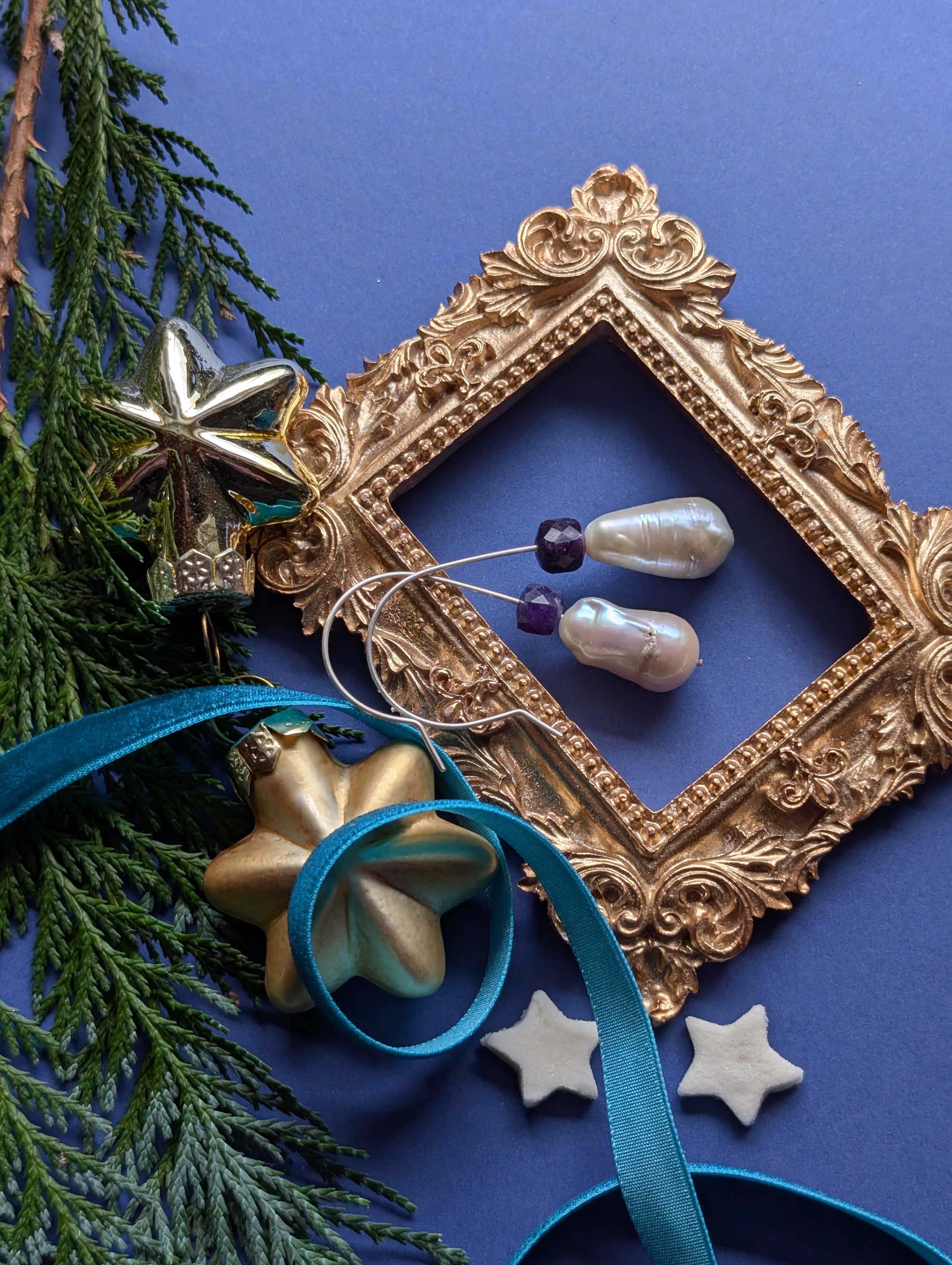 Royal Drops - Ohrhänger mit Barockperle und violettem Quarz