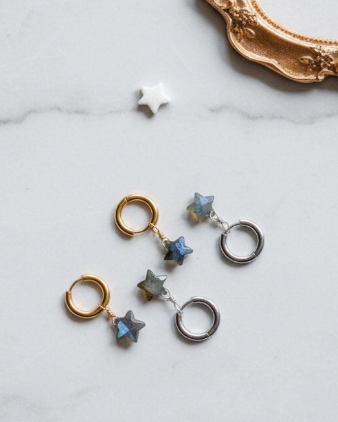 Teal Mini huggies - kleine Edelstahl Creolen mit Labradorit Sternen