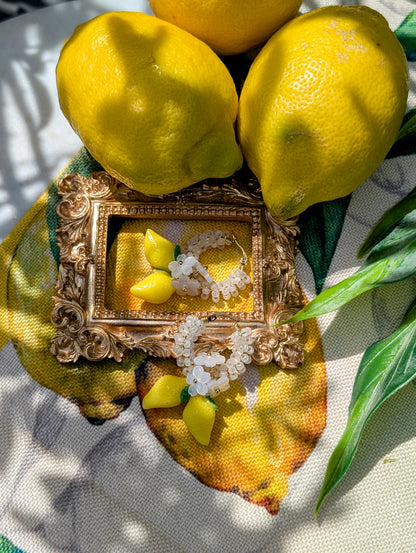 Creole di Limone – Color Wraps Edelstahl-Creolen mit Zitronen und Blüten