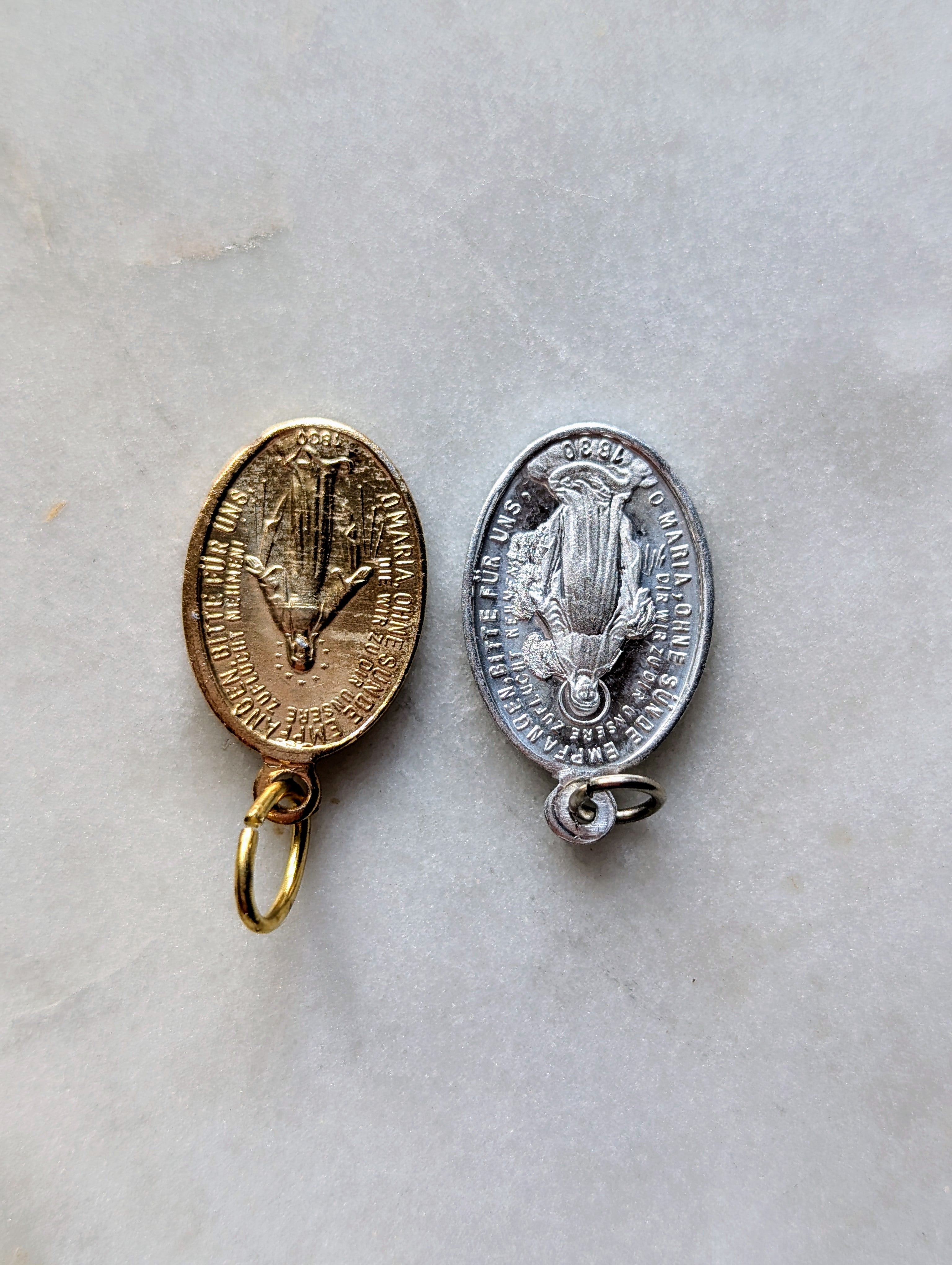 Süßwasserperlenarmband mit Marienmedaille vom Kloster Andechs