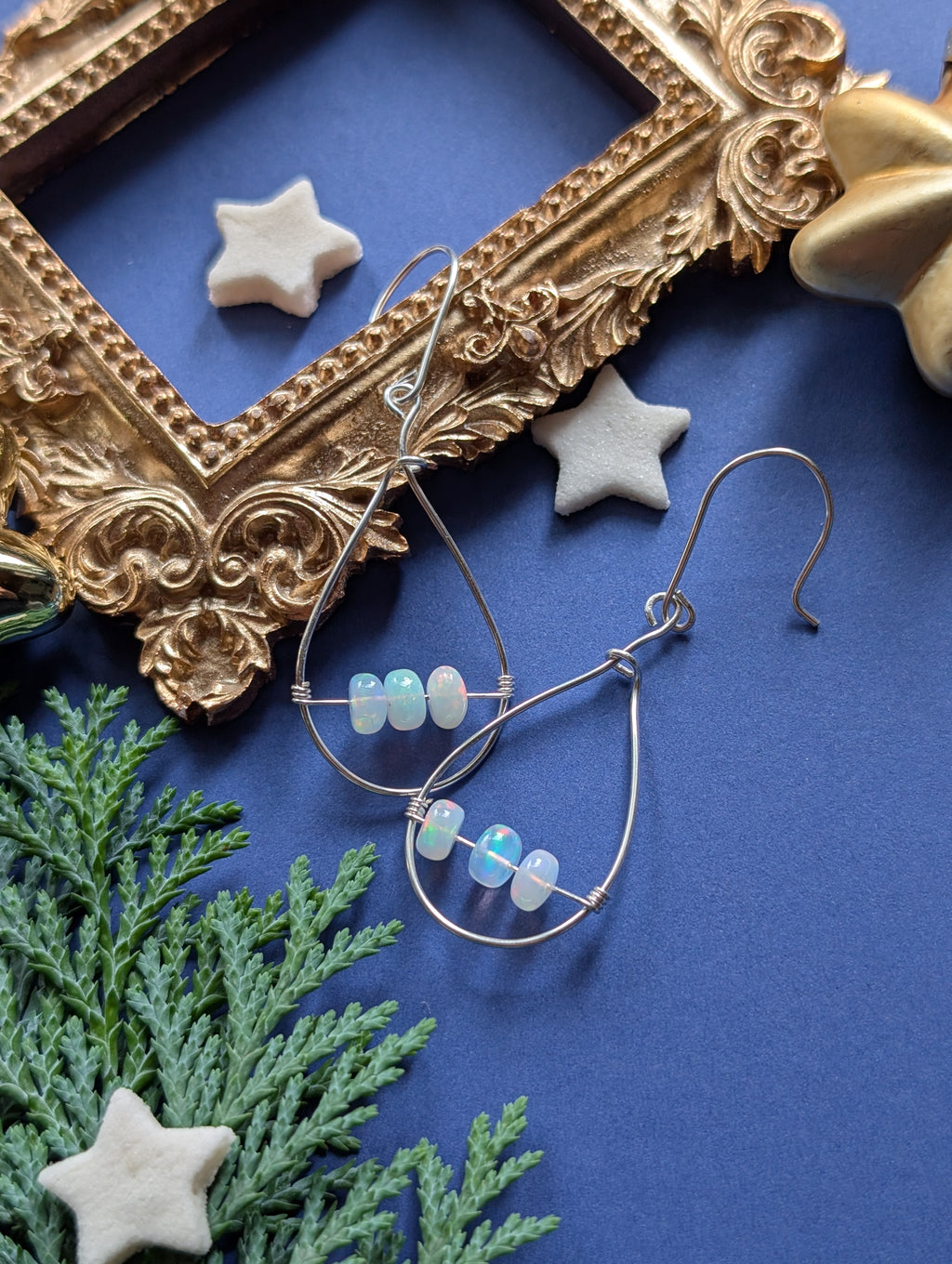 Opaline Tears - Tropfenförmige Ohrhänger mit Feueropal Perlen