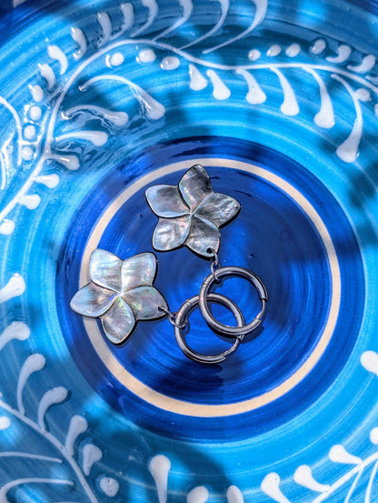 Hoop earrings "Tahiti" with flower made of black mother-of-pearl