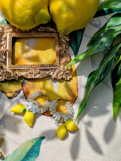 Creole di Limone – Color Wraps Edelstahl-Creolen mit Zitronen und Blüten