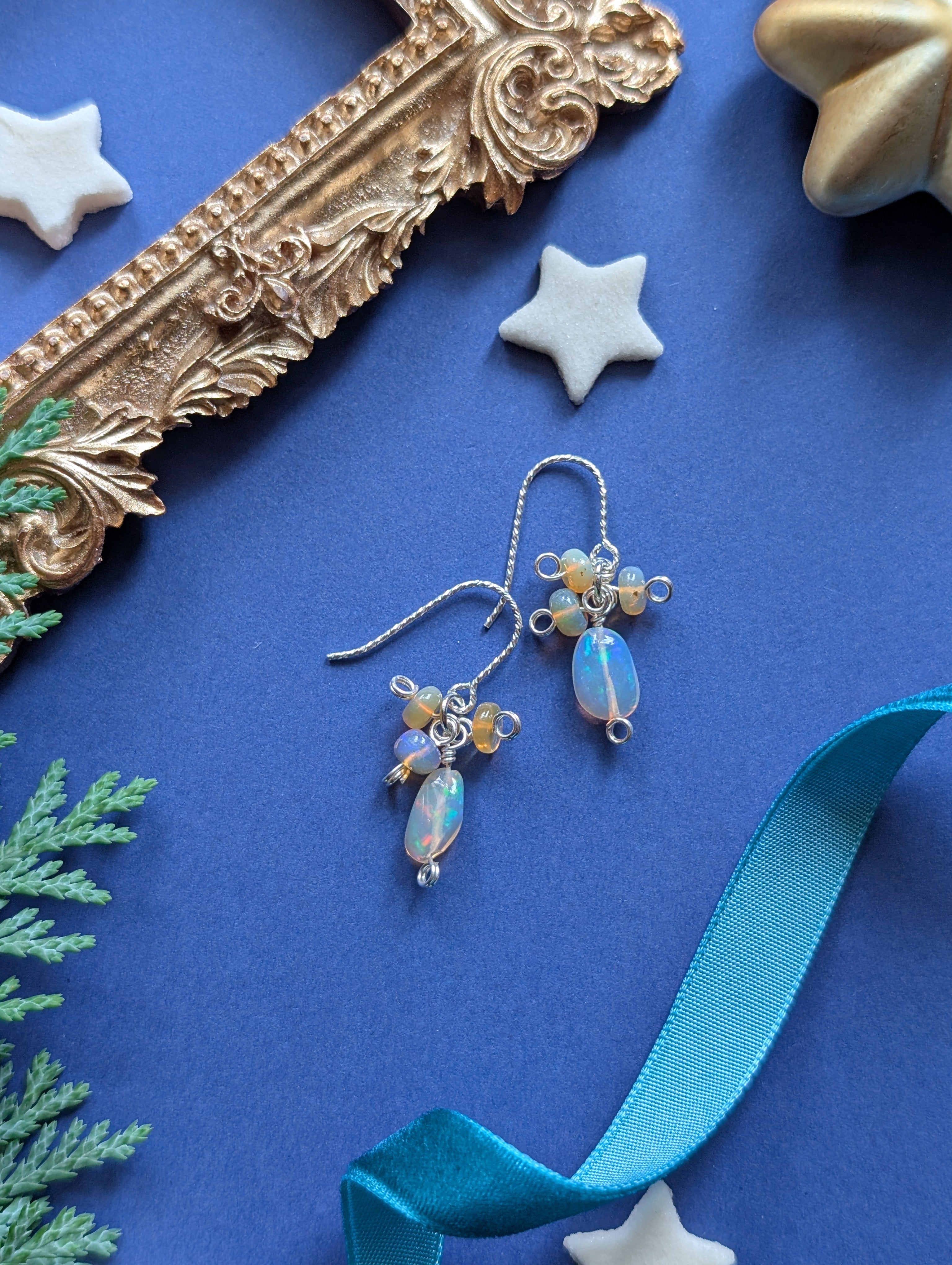 Northern Fire Lights - zarte Ohrhänger mit verschiedenen Feueropalen