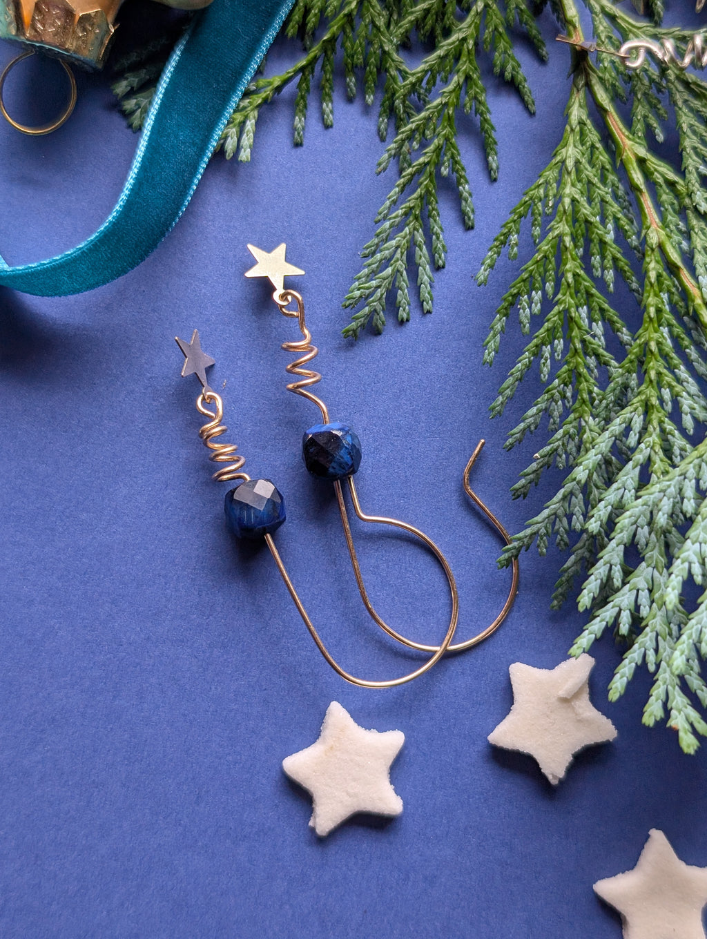 Ohrhänger Polaris - Silber & Gold mit Sternen und Tigerauge
