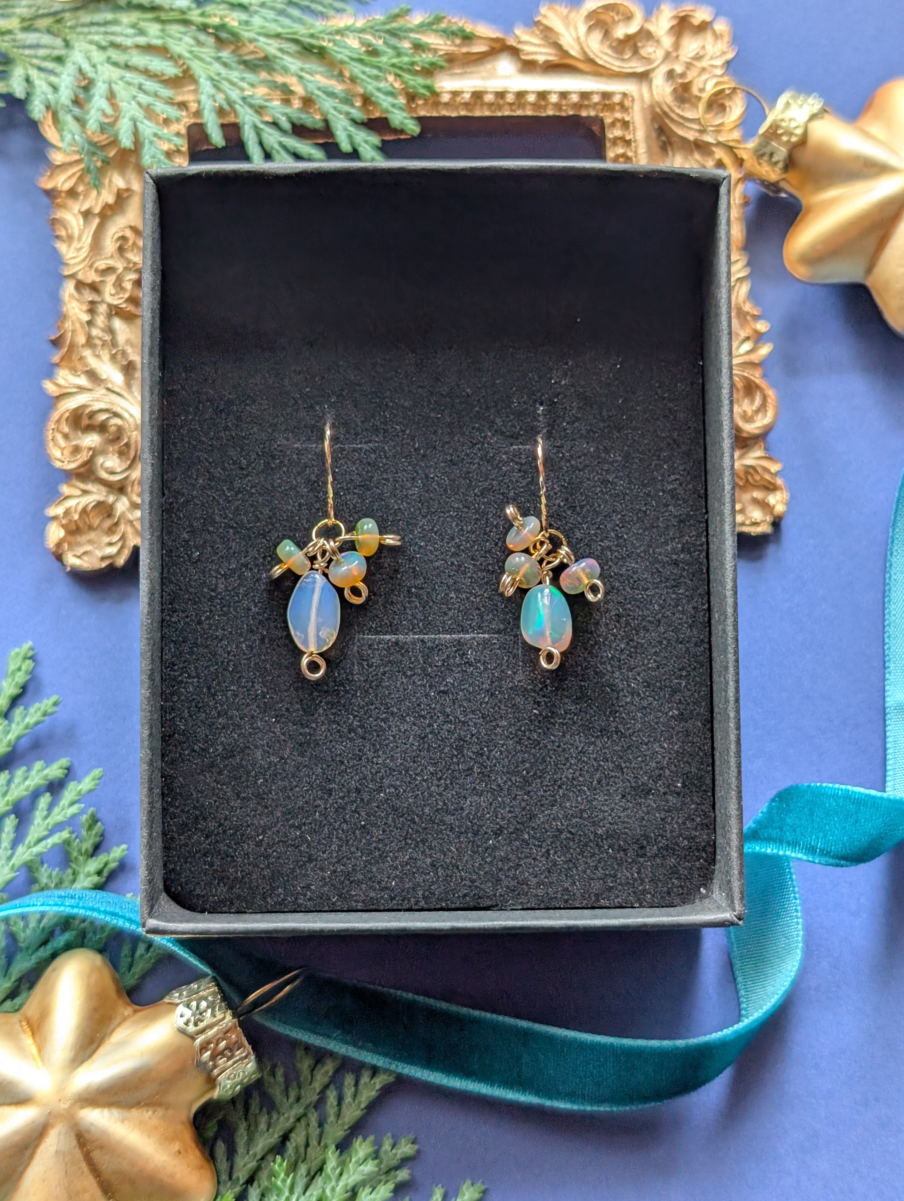 Northern Fire Lights - zarte Ohrhänger mit verschiedenen Feueropalen