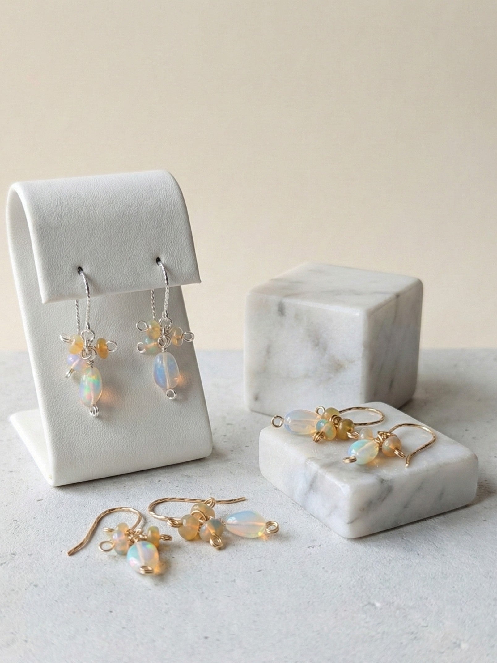 Northern Fire Lights - zarte Ohrhänger mit verschiedenen Feueropalen