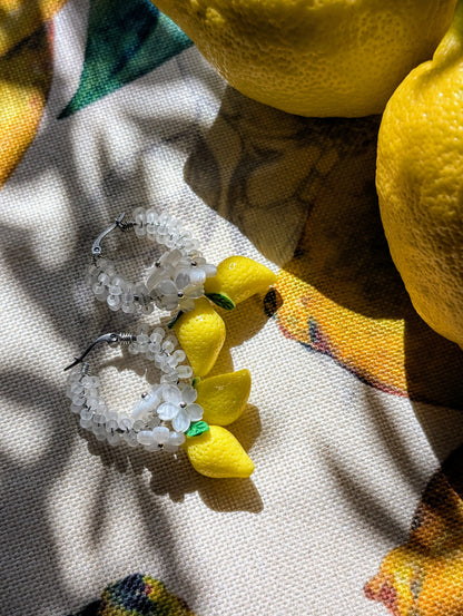 Creole di Limone – Color Wraps Edelstahl-Creolen mit Zitronen und Blüten