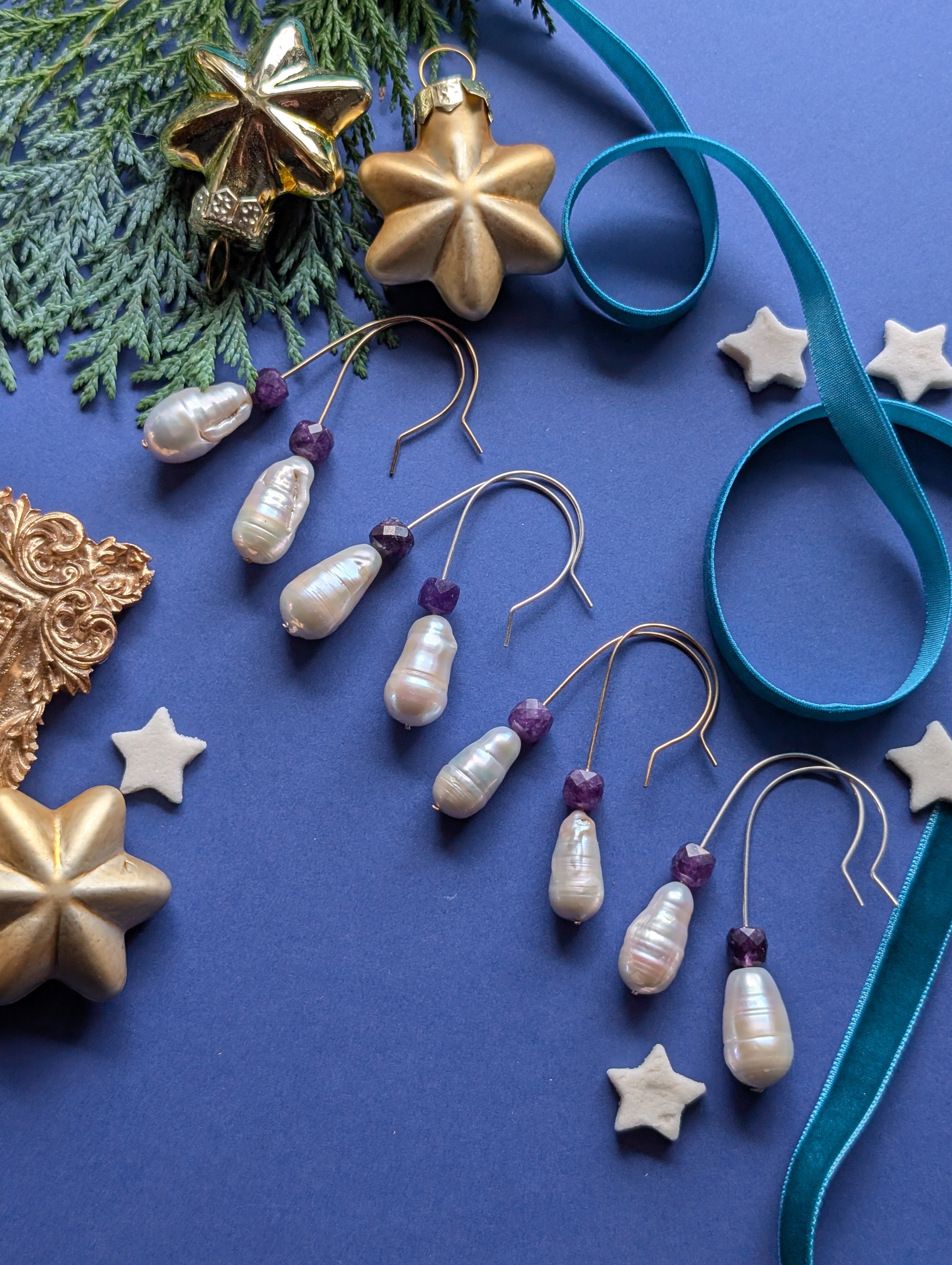 Royal Drops - Ohrhänger mit Barockperle und violettem Quarz