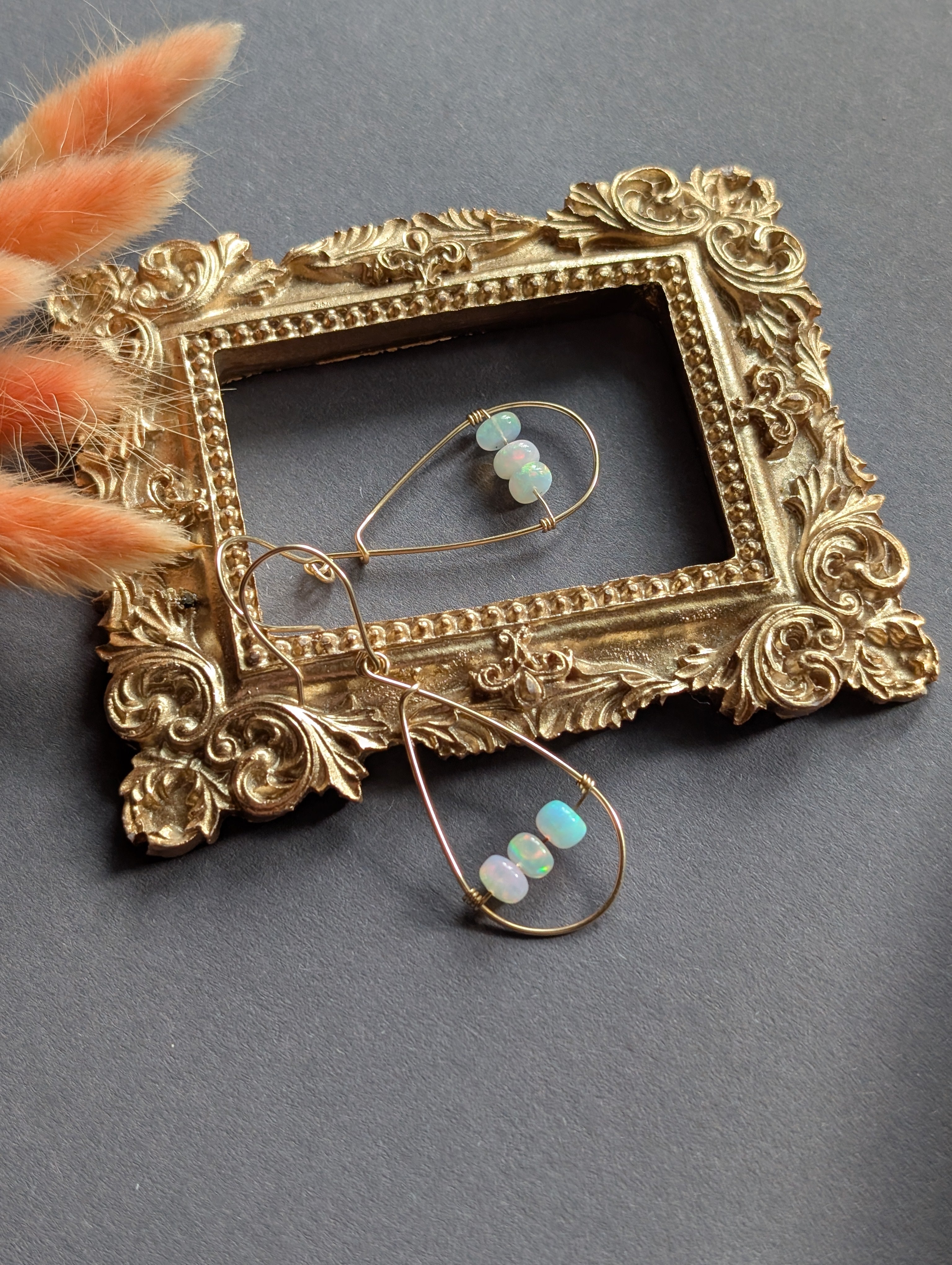 Opaline Tears - Tropfenförmige Ohrhänger mit Feueropal Perlen