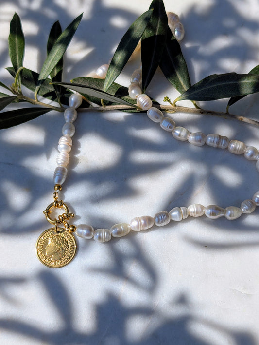 Short freshwater pearl necklace | Pearl choker with large baroque pearl | Freshwater pearl necklace