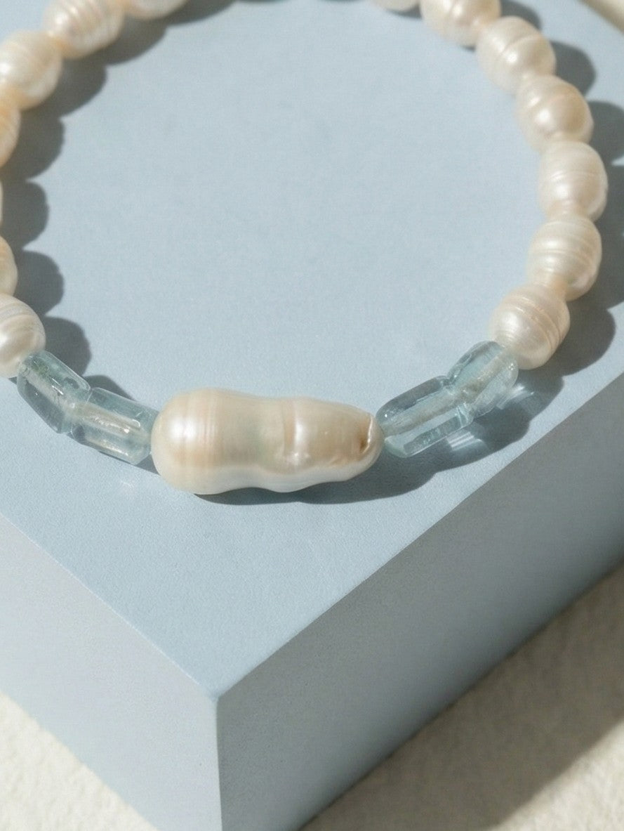 Winter Pearl Armband – Süßwasserperlen und Fluorit
