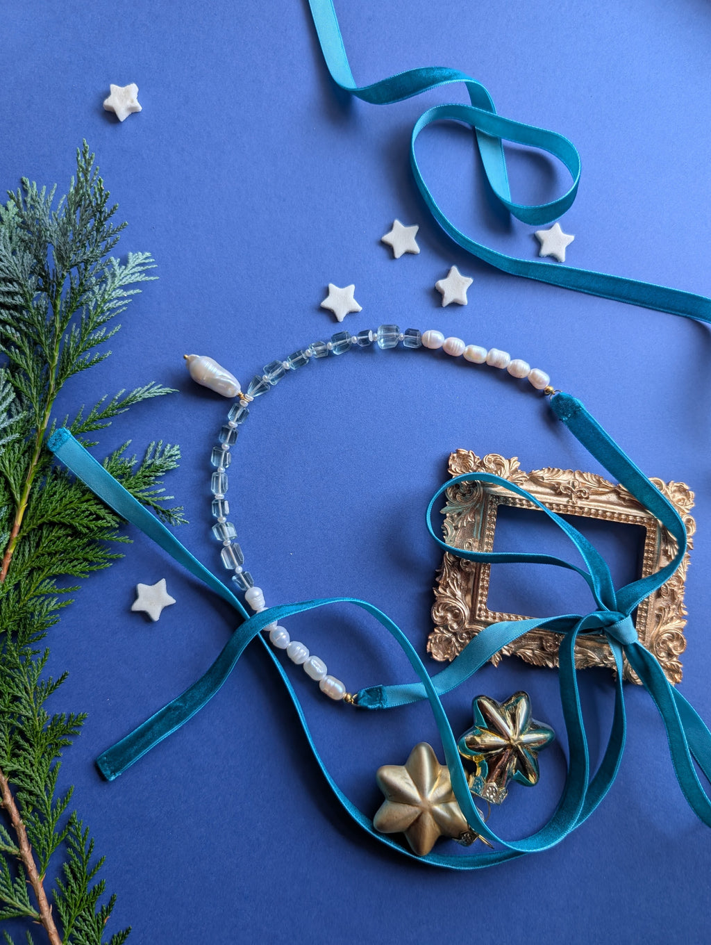 Winter Pearl Collier – Collier aus Perlen, Fluorit und Samt