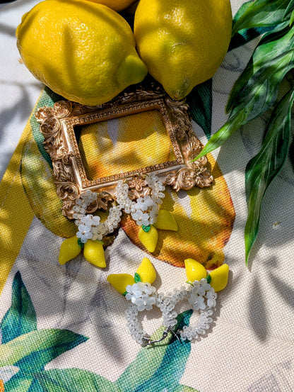 Creole di Limone – Color Wraps Edelstahl-Creolen mit Zitronen und Blüten