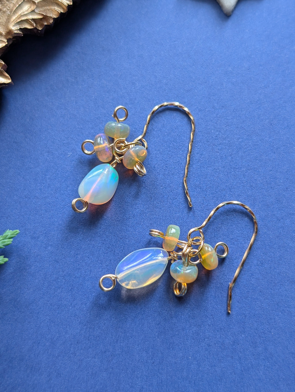 Northern Fire Lights - zarte Ohrhänger mit verschiedenen Feueropalen