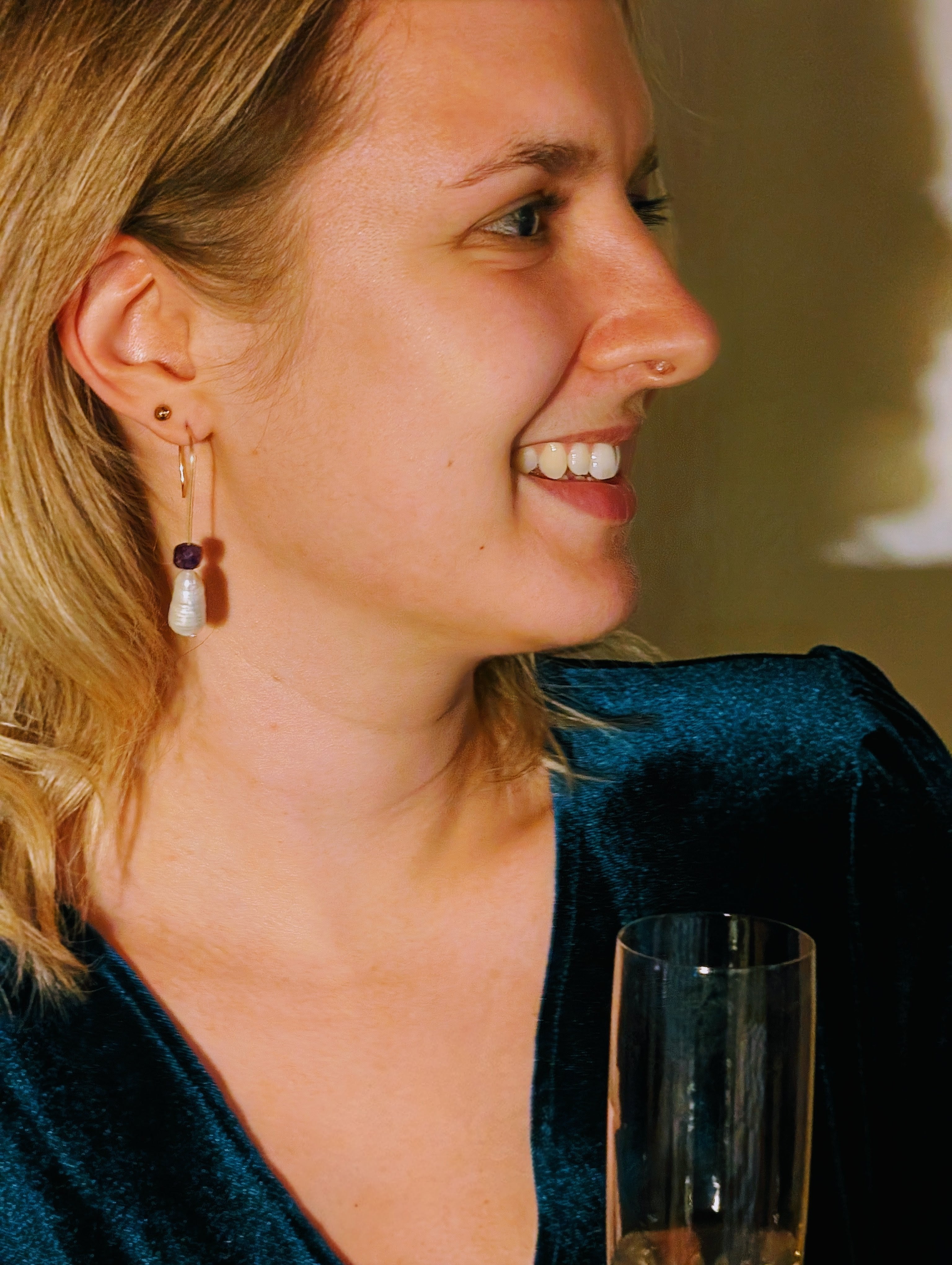 Royal Drops - Ohrhänger mit Barockperle und violettem Quarz