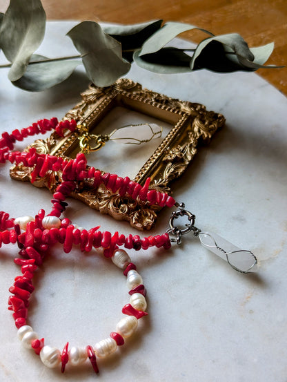 Short necklace with coral, freshwater pearls and rock crystal