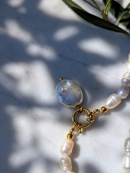 Short freshwater pearl necklace | Pearl choker with large baroque pearl | Freshwater pearl necklace