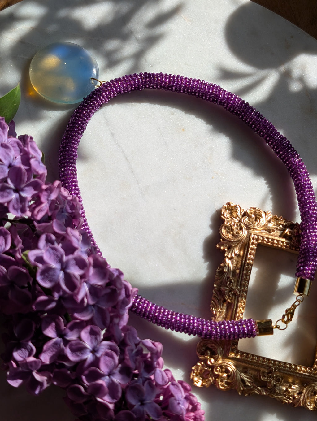 Serena Opale – Zarte Halskette mit Opalit-Anhänger und schimmernder Kordel