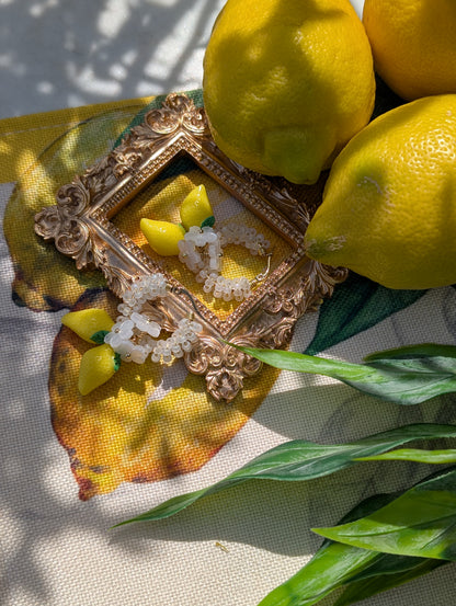 Creole di Limone – Color Wraps Edelstahl-Creolen mit Zitronen und Blüten
