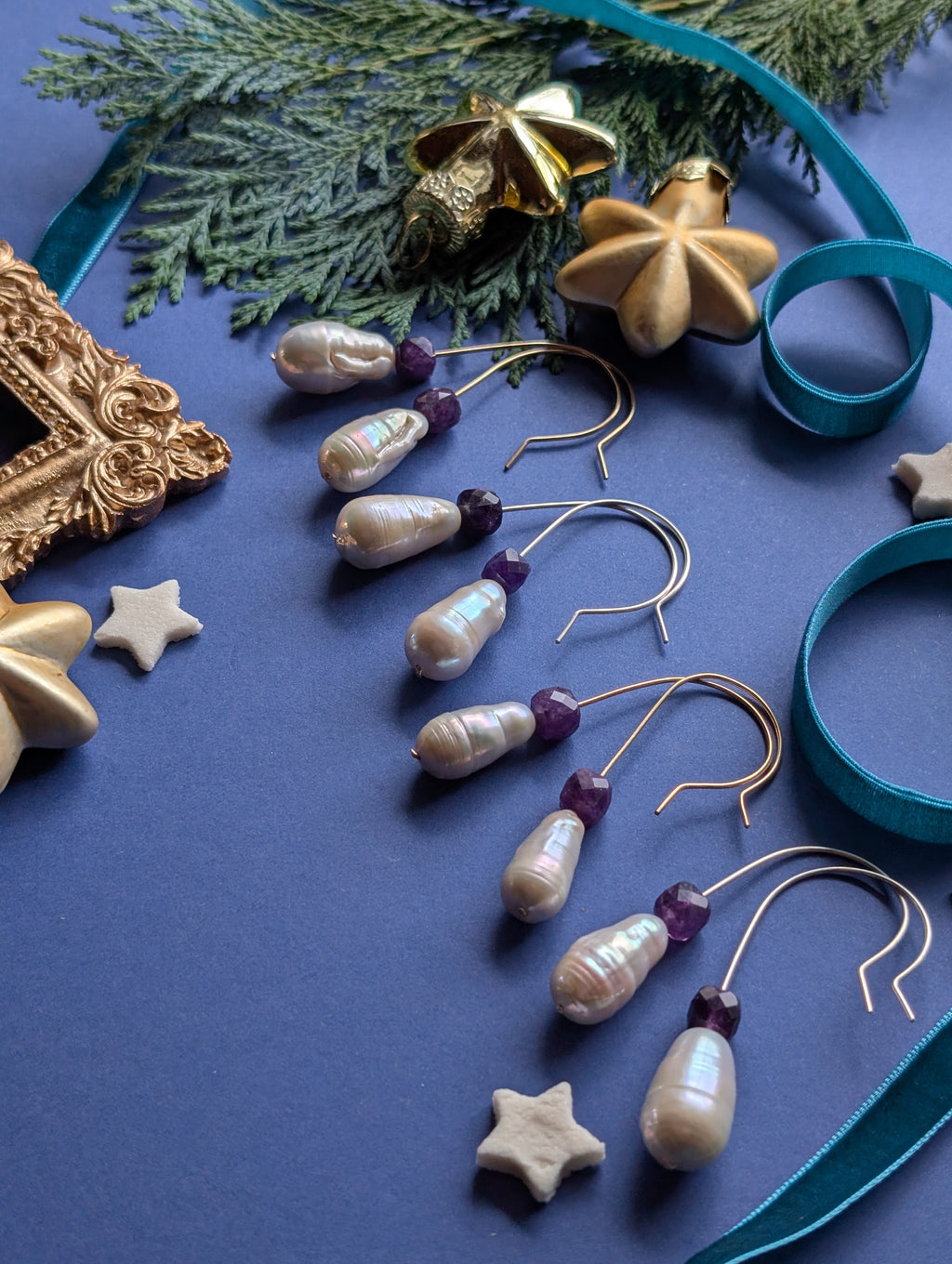 Royal Drops - Ohrhänger mit Barockperle und violettem Quarz