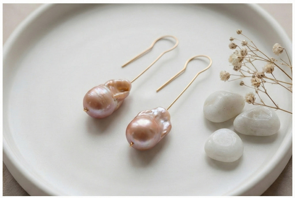 Rosewood Key - Barockperlen Ohrhänger mit Schlüsselloch Detail