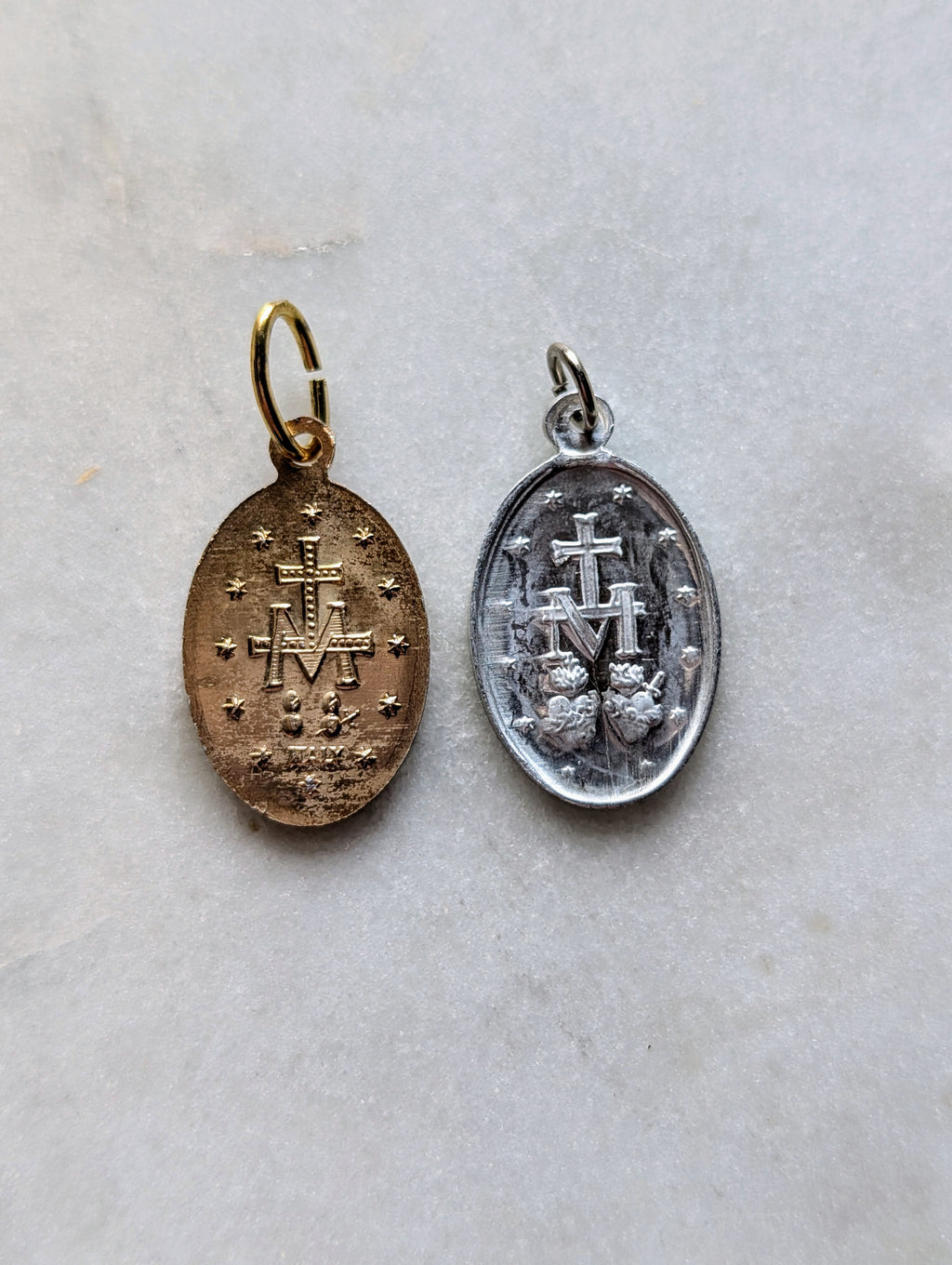 Süßwasserperlenarmband mit Marienmedaille vom Kloster Andechs