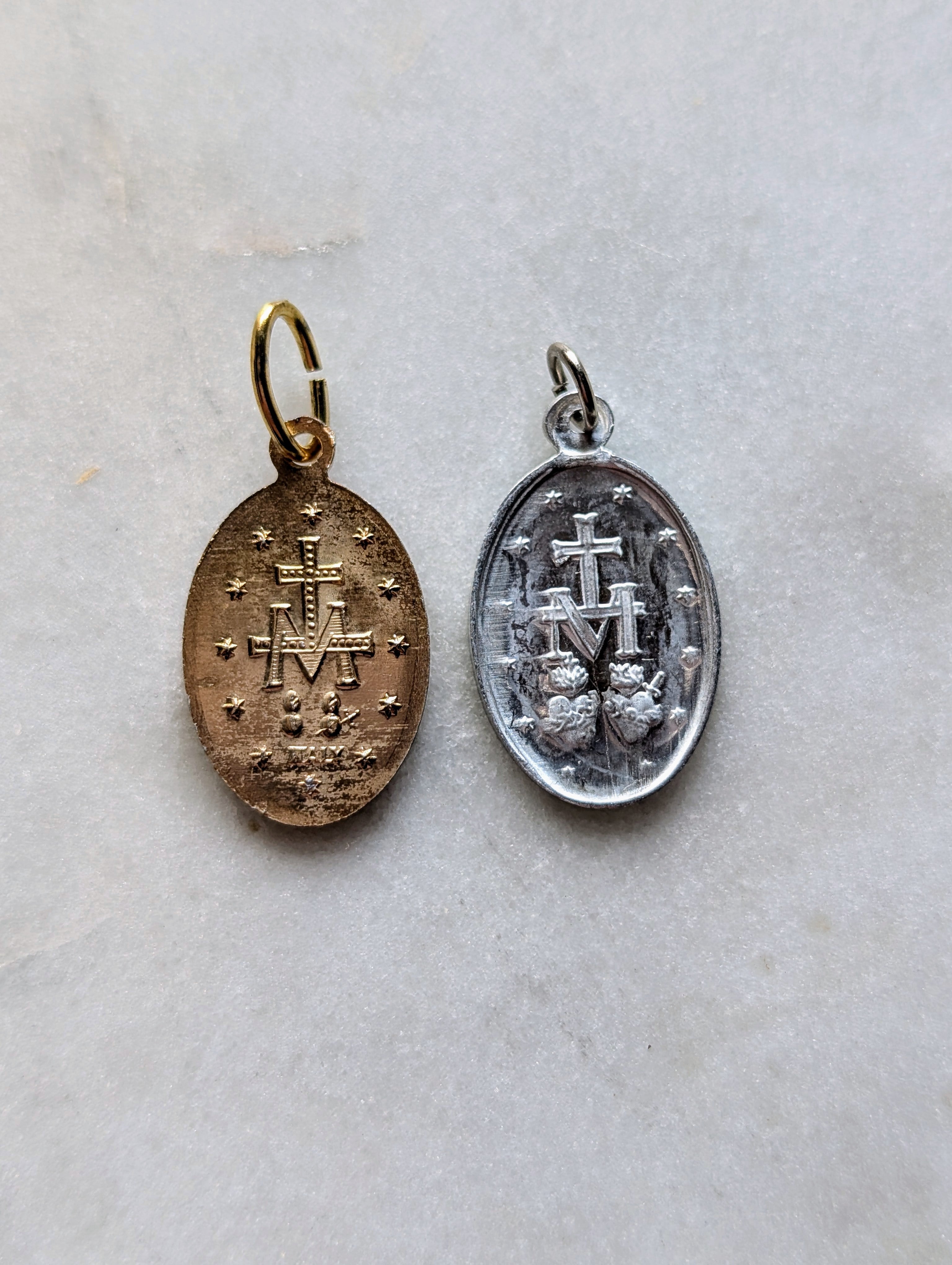 Süßwasserperlenarmband mit Marienmedaille vom Kloster Andechs