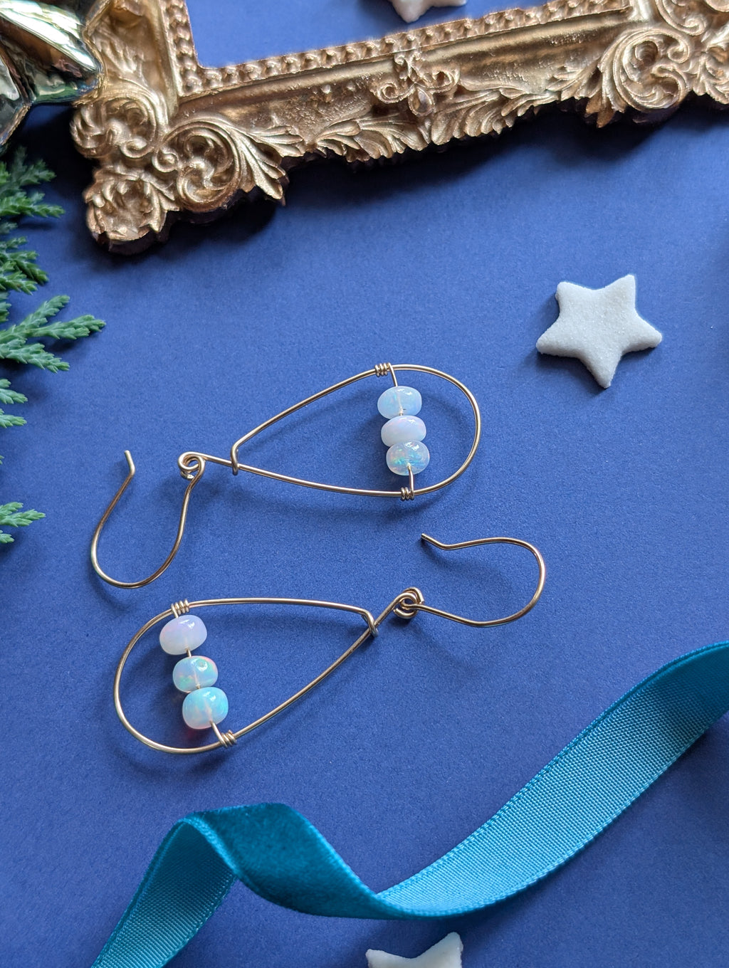 Opaline Tears - Tropfenförmige Ohrhänger mit Feueropal Perlen