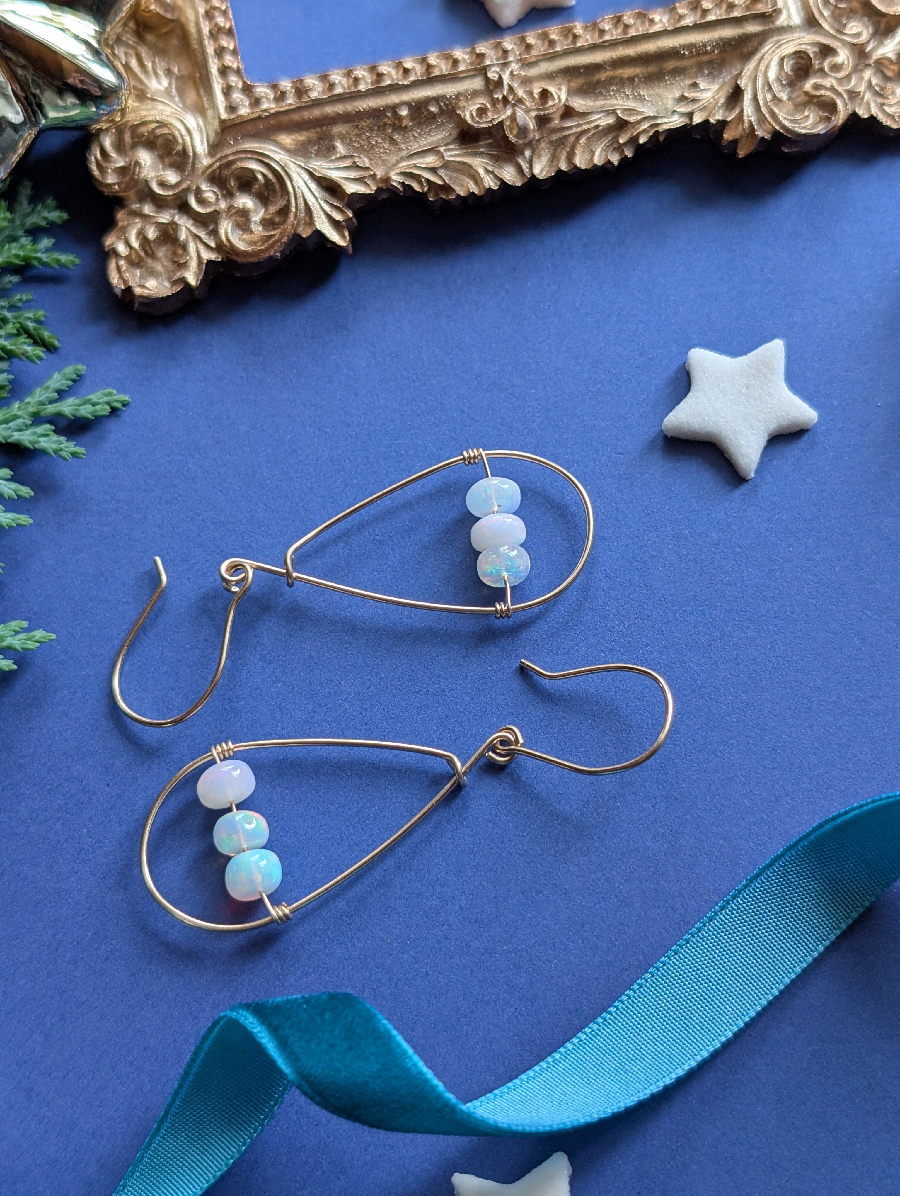 Opaline Tears - Tropfenförmige Ohrhänger mit Feueropal Perlen