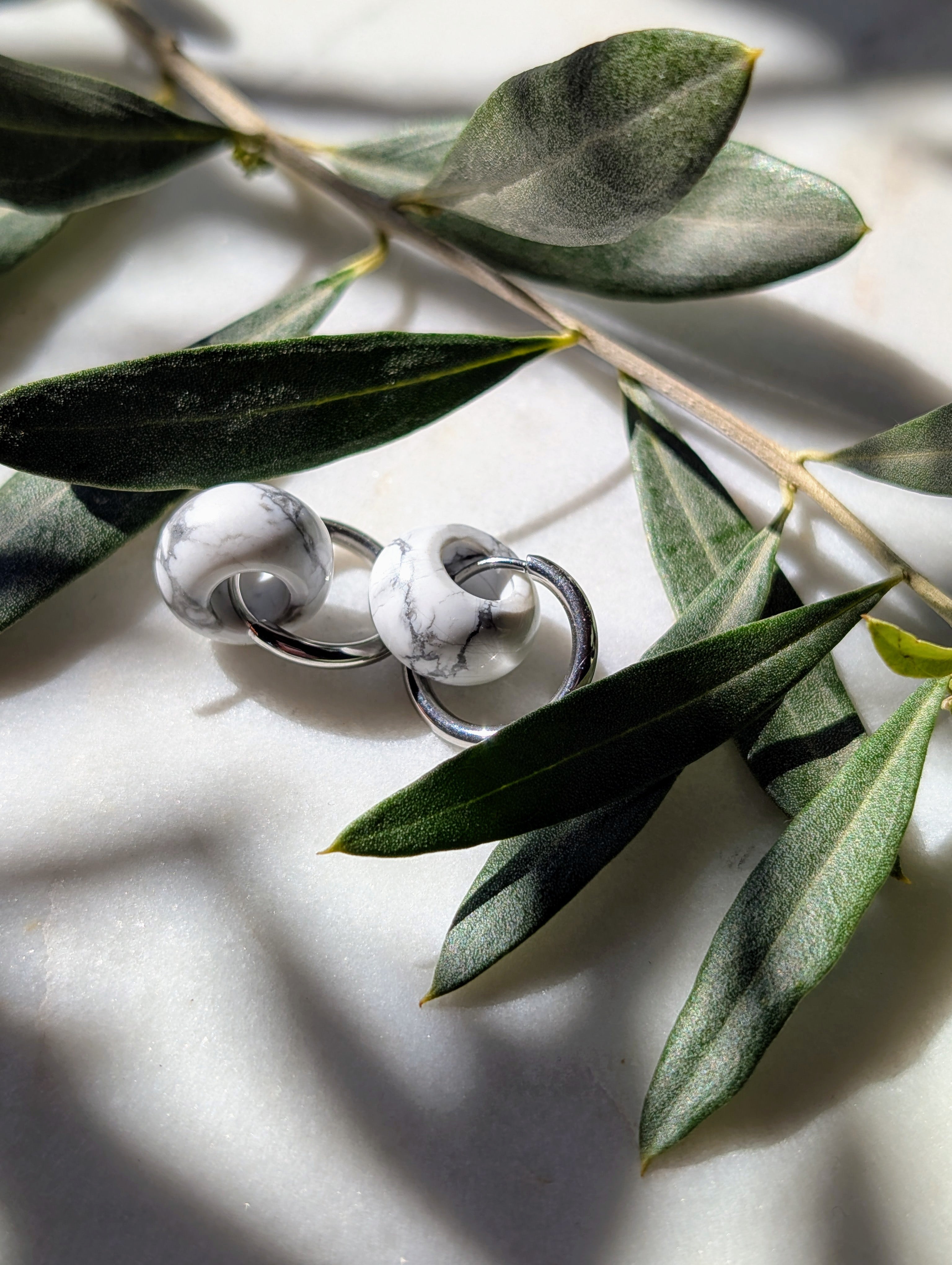 Creolen mit Edelstein Loop - Howlith