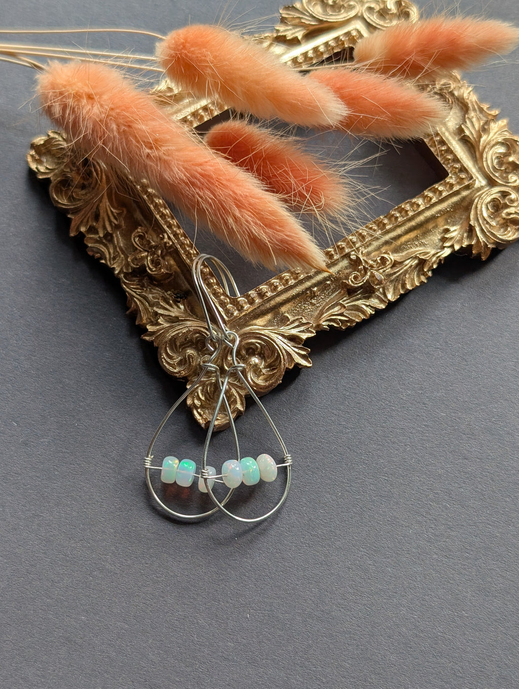 Opaline Tears - Tropfenförmige Ohrhänger mit Feueropal Perlen