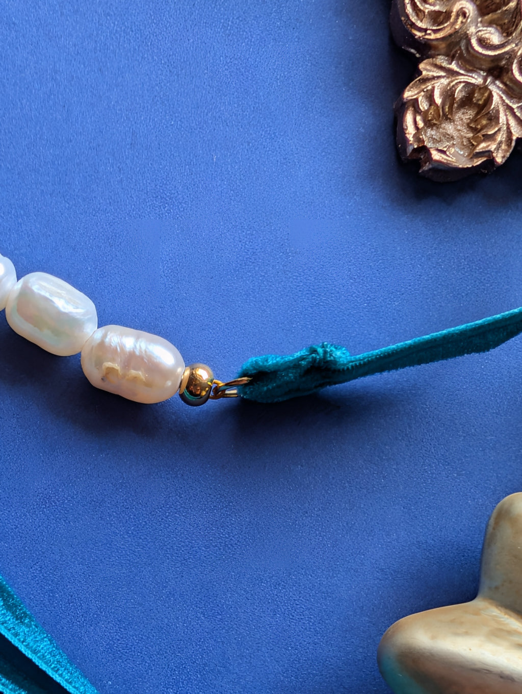 Winter Pearl Collier – Collier aus Perlen, Fluorit und Samt