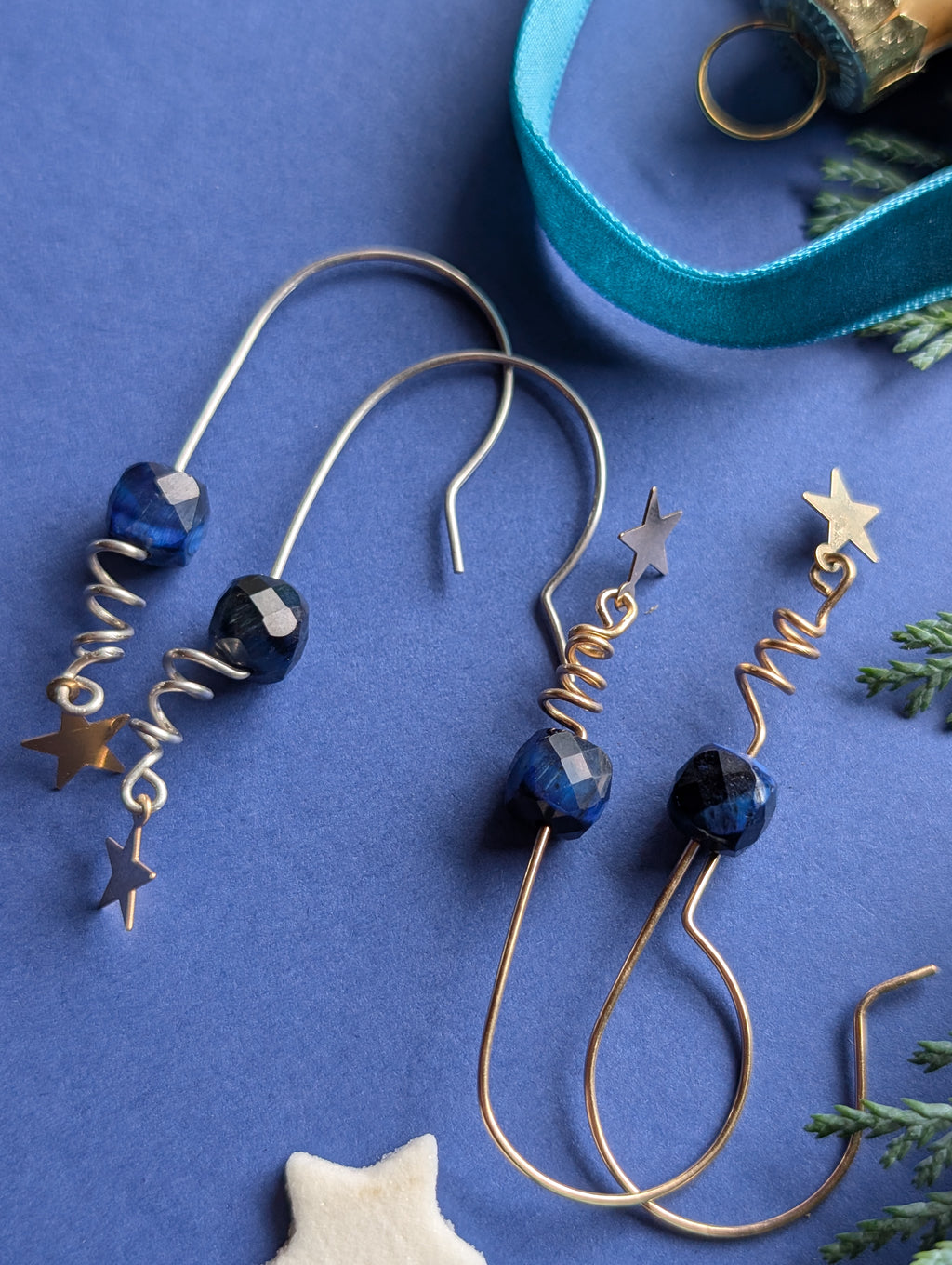 Ohrhänger Polaris - Silber & Gold mit Sternen und Tigerauge