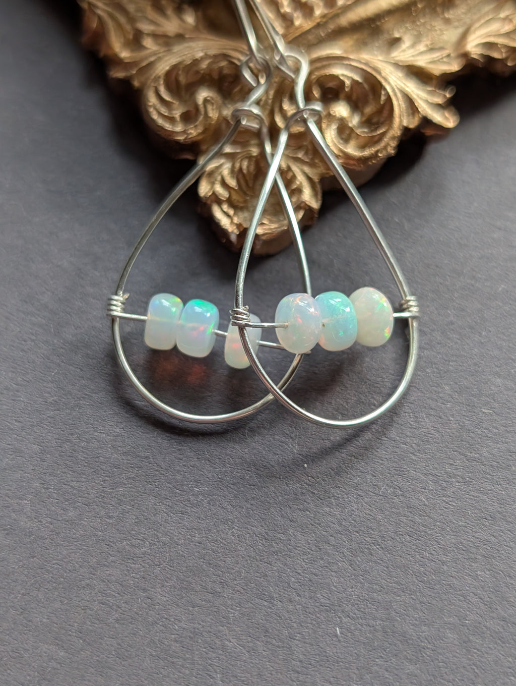 Opaline Tears - Tropfenförmige Ohrhänger mit Feueropal Perlen