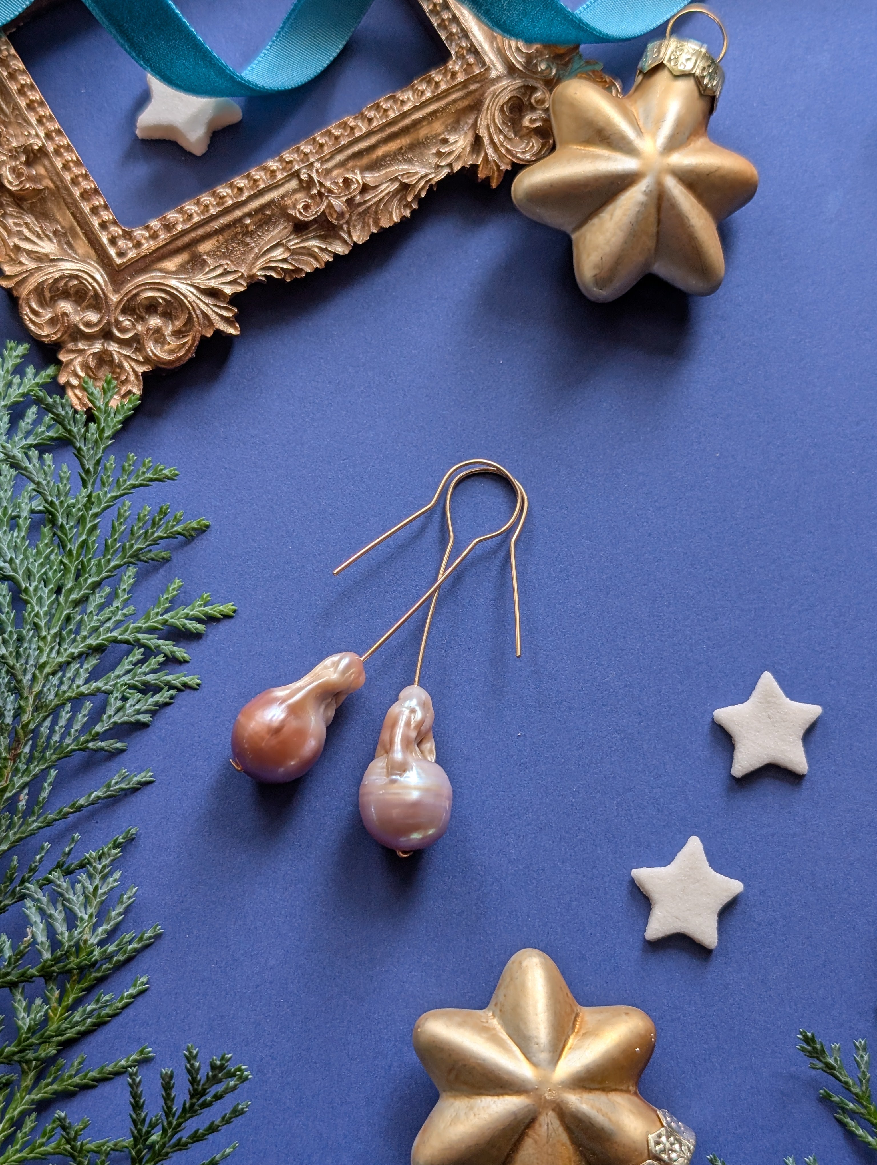 Rosewood Key - Barockperlen Ohrhänger mit Schlüsselloch Detail