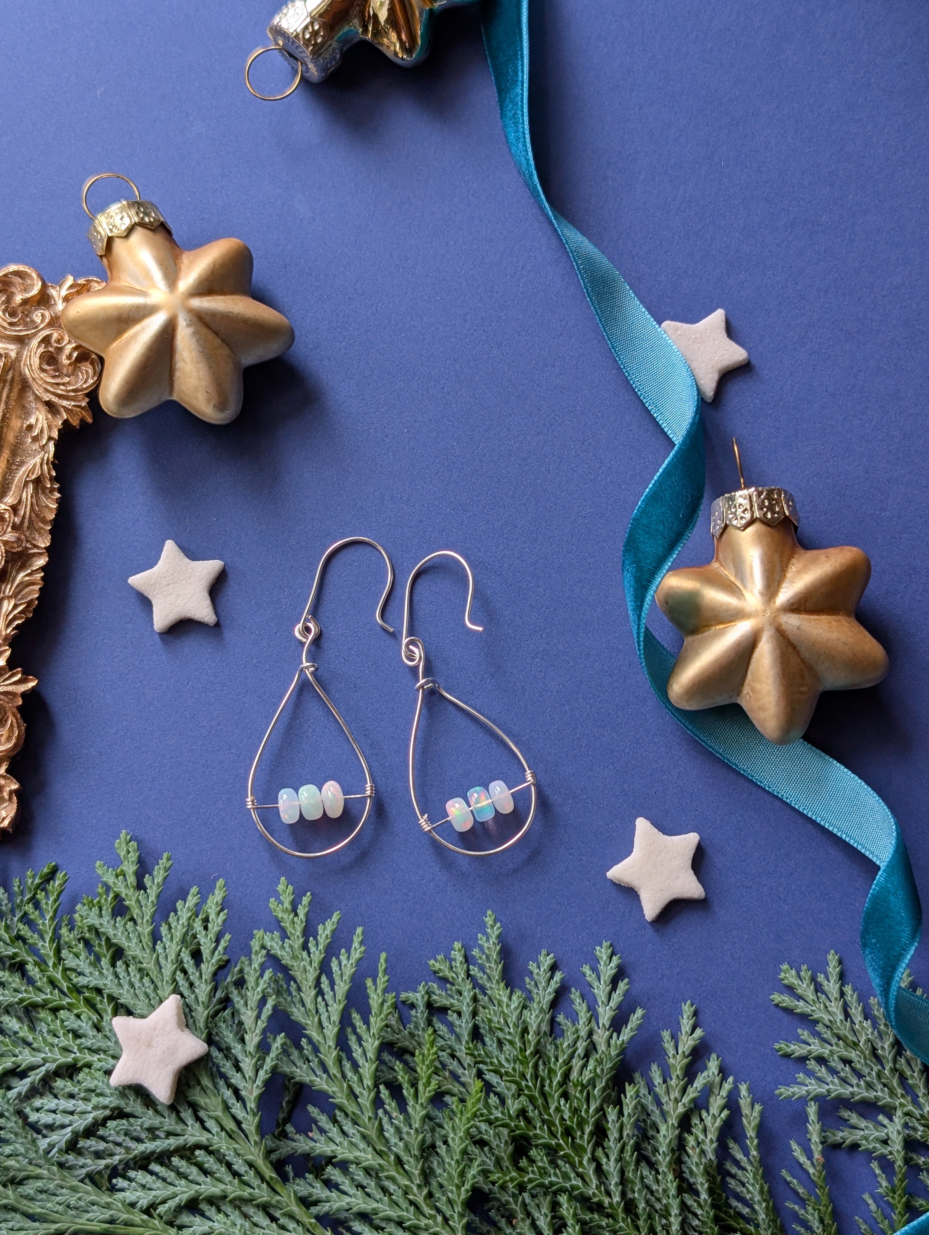 Opaline Tears - Tropfenförmige Ohrhänger mit Feueropal Perlen